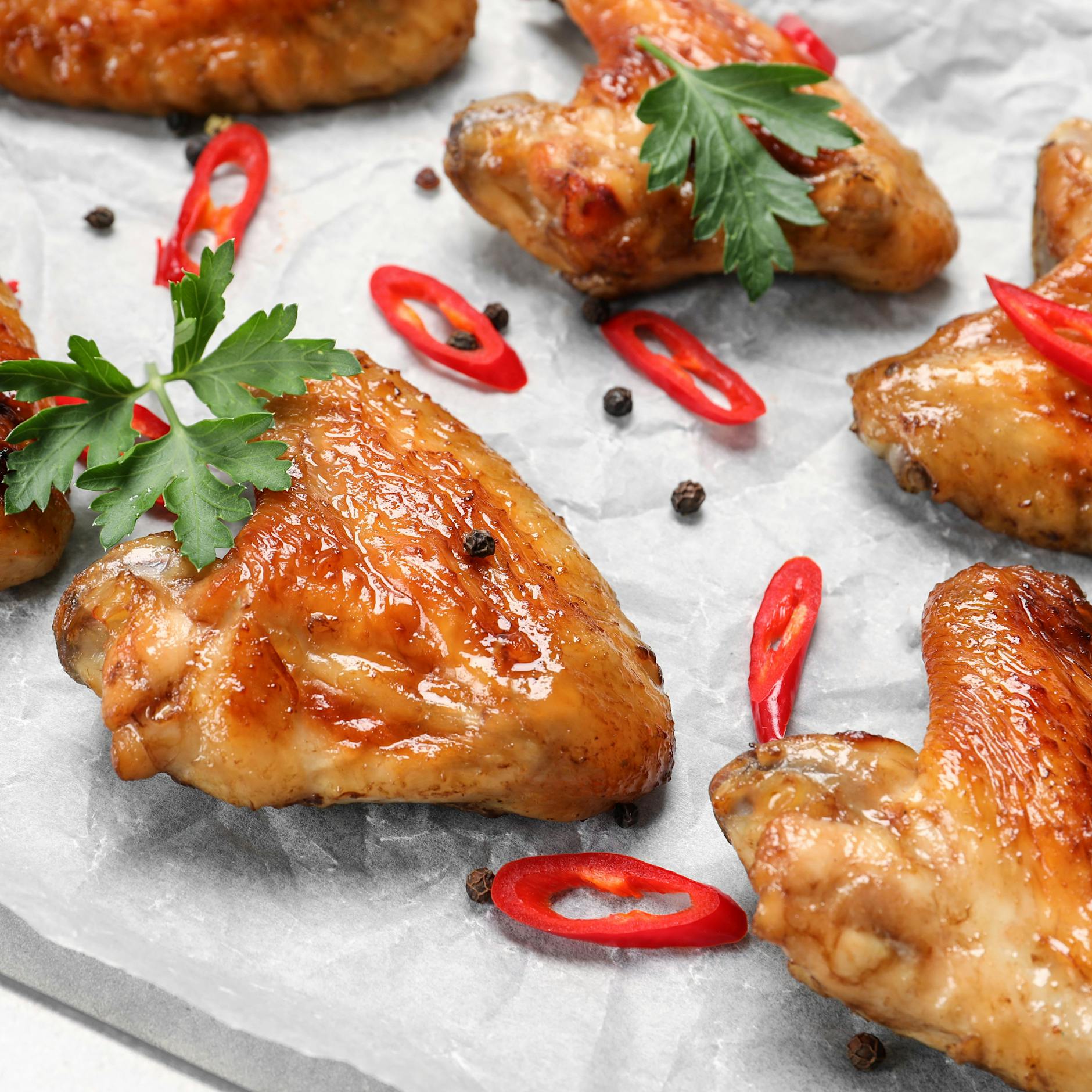 Würzige Chicken-Wings: Einfaches Rezept für Hähnchenflügel aus dem Ofen
