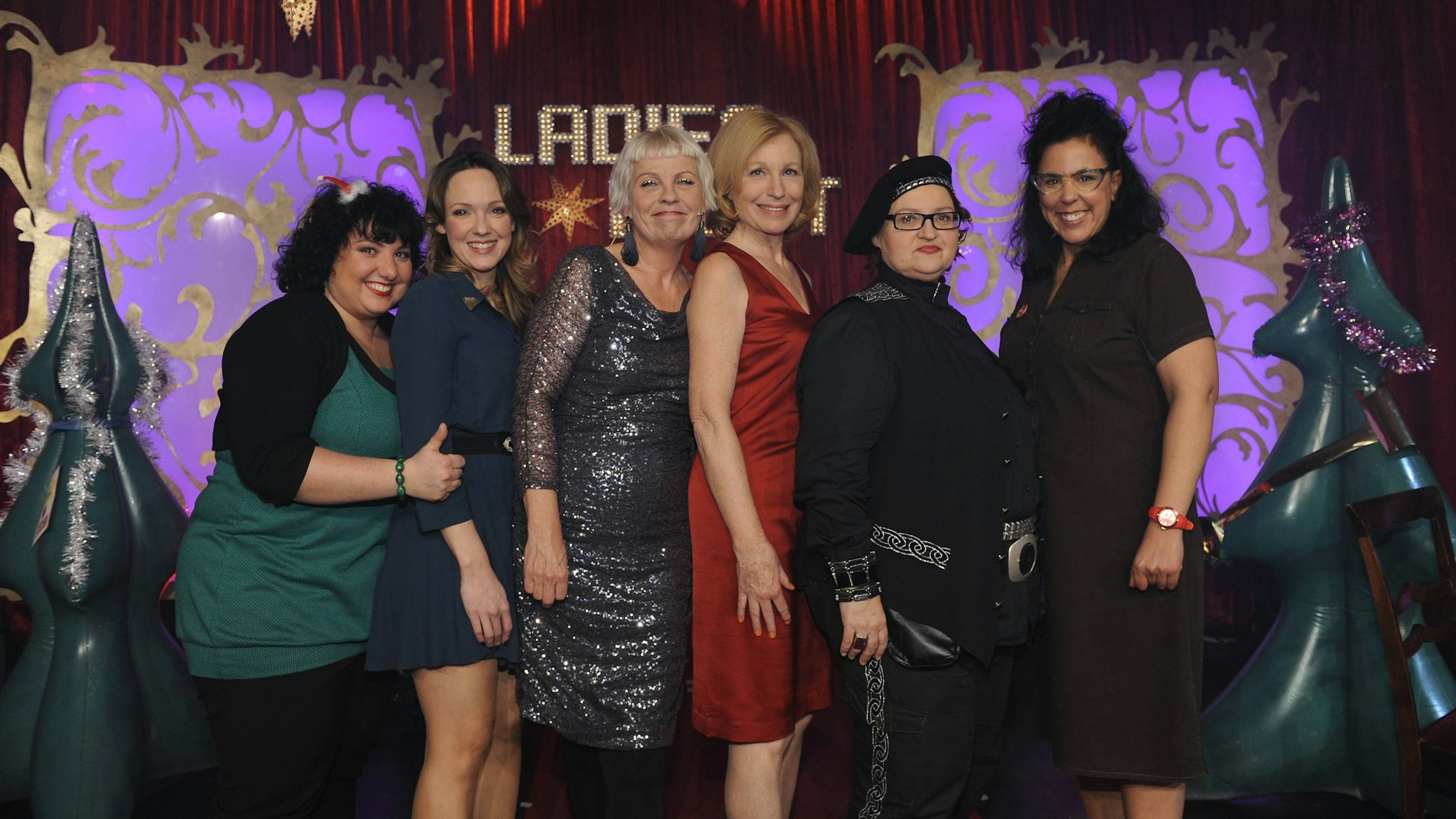 Meltem Kaptan 2012 bei der Kabarett-Show Ladies Night, mit Carolin Kebekus, Gerburg Jahnke, Maren Kroymann, Connie Webs und Ramona Schukraft.