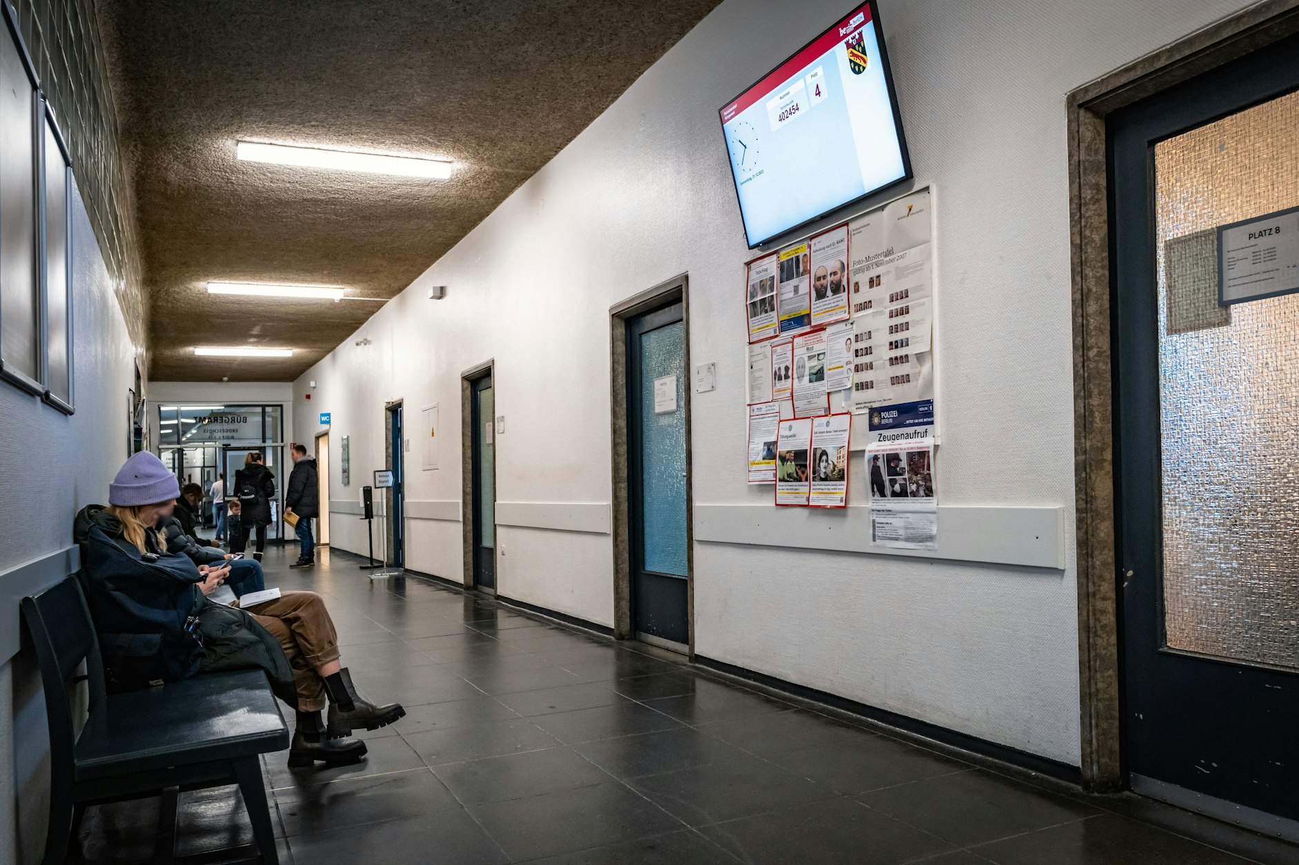 Rund zwei Monate lang muss man in Berlin auf einen Termin beim Bürgeramt warten. Das Bürgeramt im Rathaus Reinickendorf hat immerhin noch geöffnet.