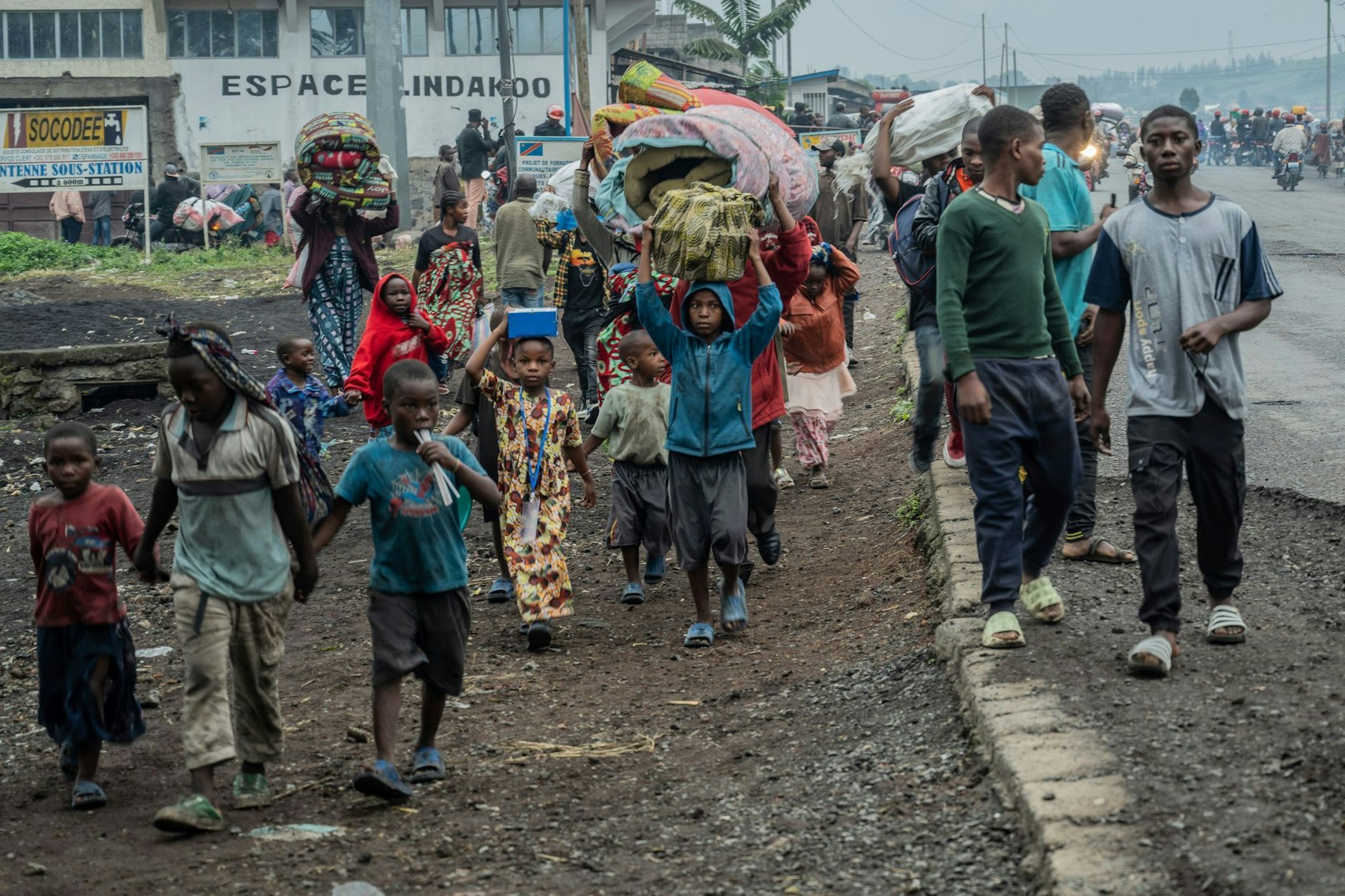 Menschen auf der Flucht vor den M23-Rebellen in Goma.