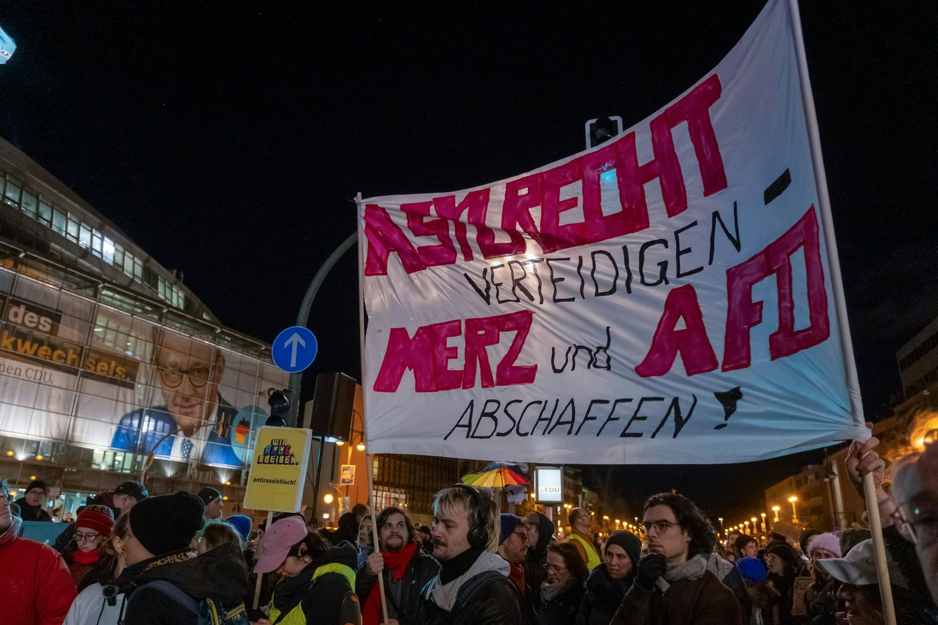 Demo vor dem Konrad-Adenauer-Haus
