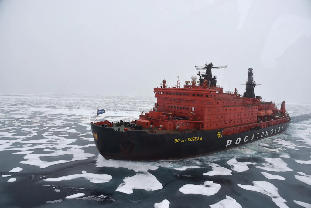 Atomik Icebreaker “50 Let Pobedy” bir kargo gemisiyle çarpışır
