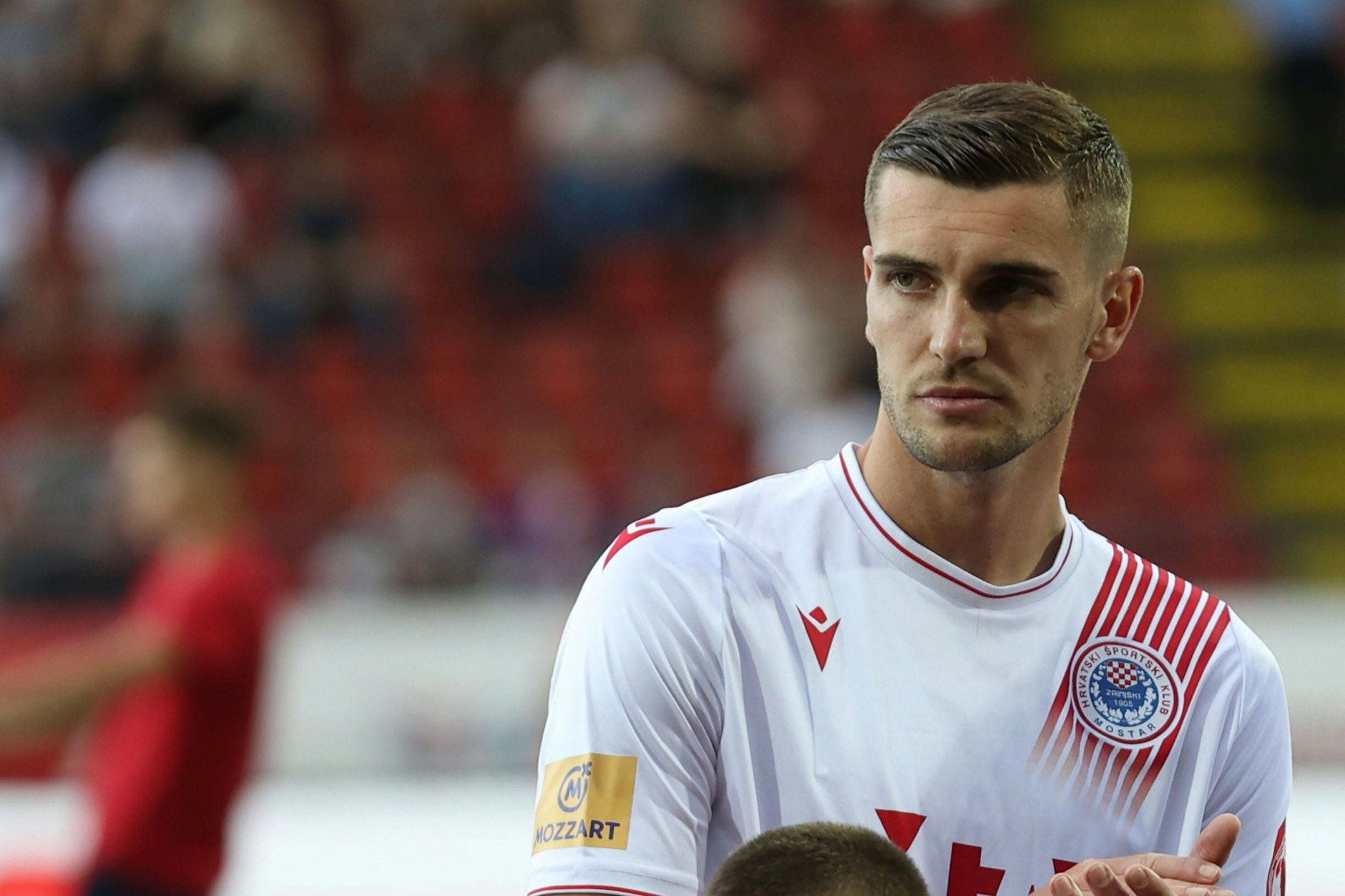 Stürmer Nardin Mulahusejnovic von Bosniens Spitzenreiter Zrinjski Mostar hat sich in den Fokus gespielt.