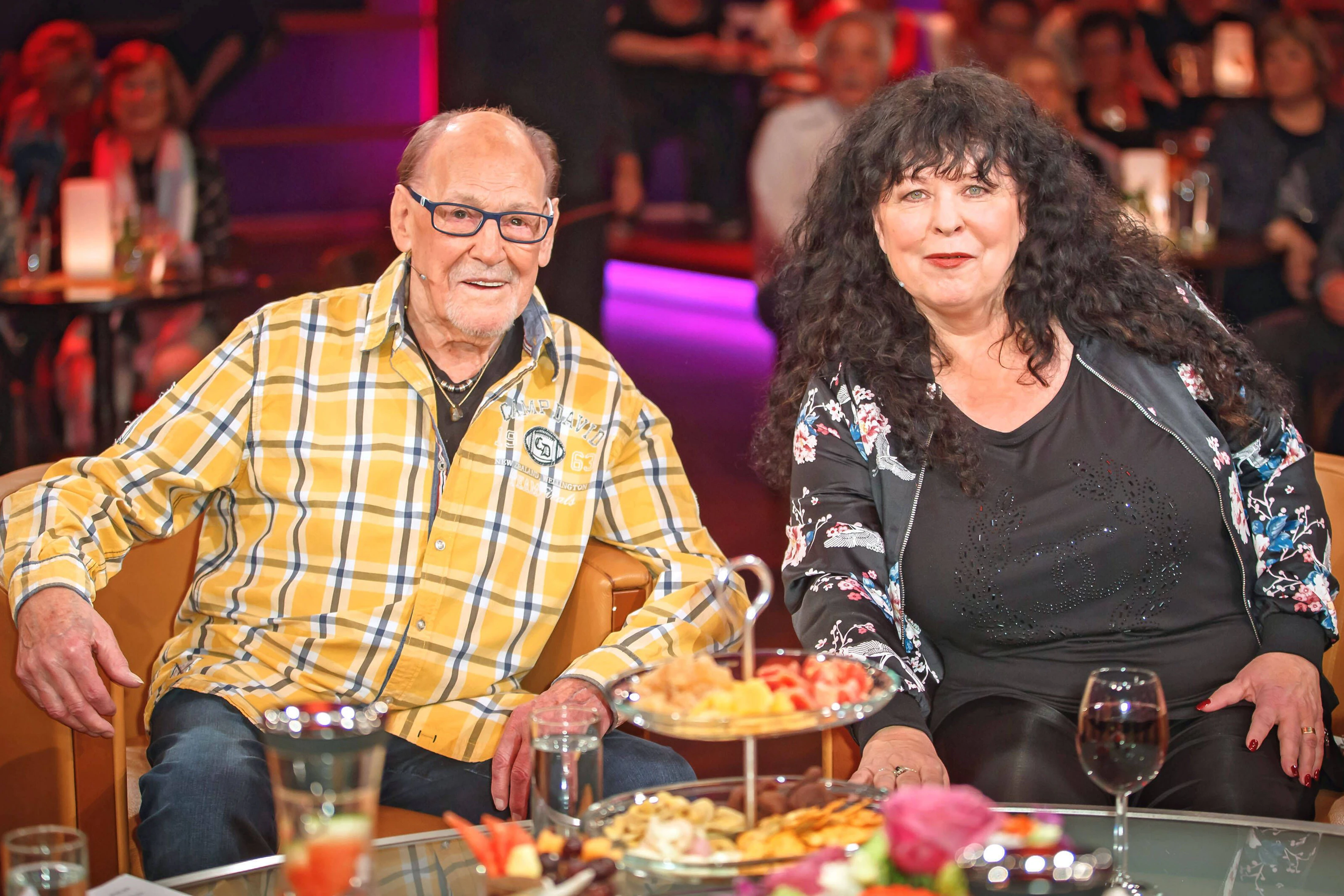 Herbert Köfer mit Ehefrau Heike Köfer 2020 bei der MDR-Talkshow Riverboat. 