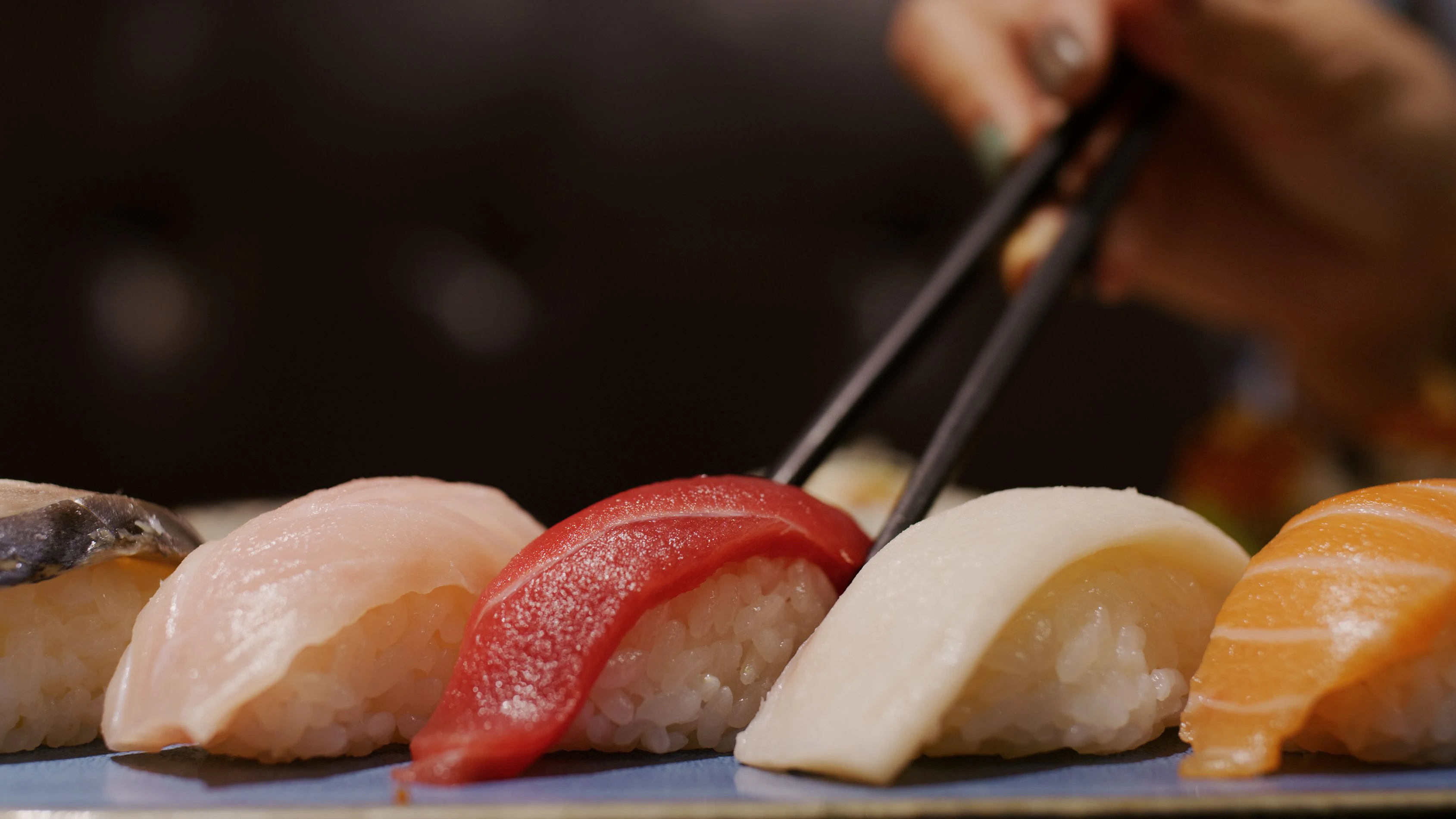 Sushi mit rohem Fisch. Darauf sollten Schwangere besser verzichten.