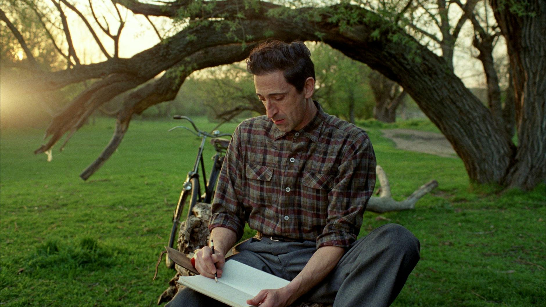 Adrien Brody als Architekt Laszlo Toth in einer Szene des Films „The Brutalist“.