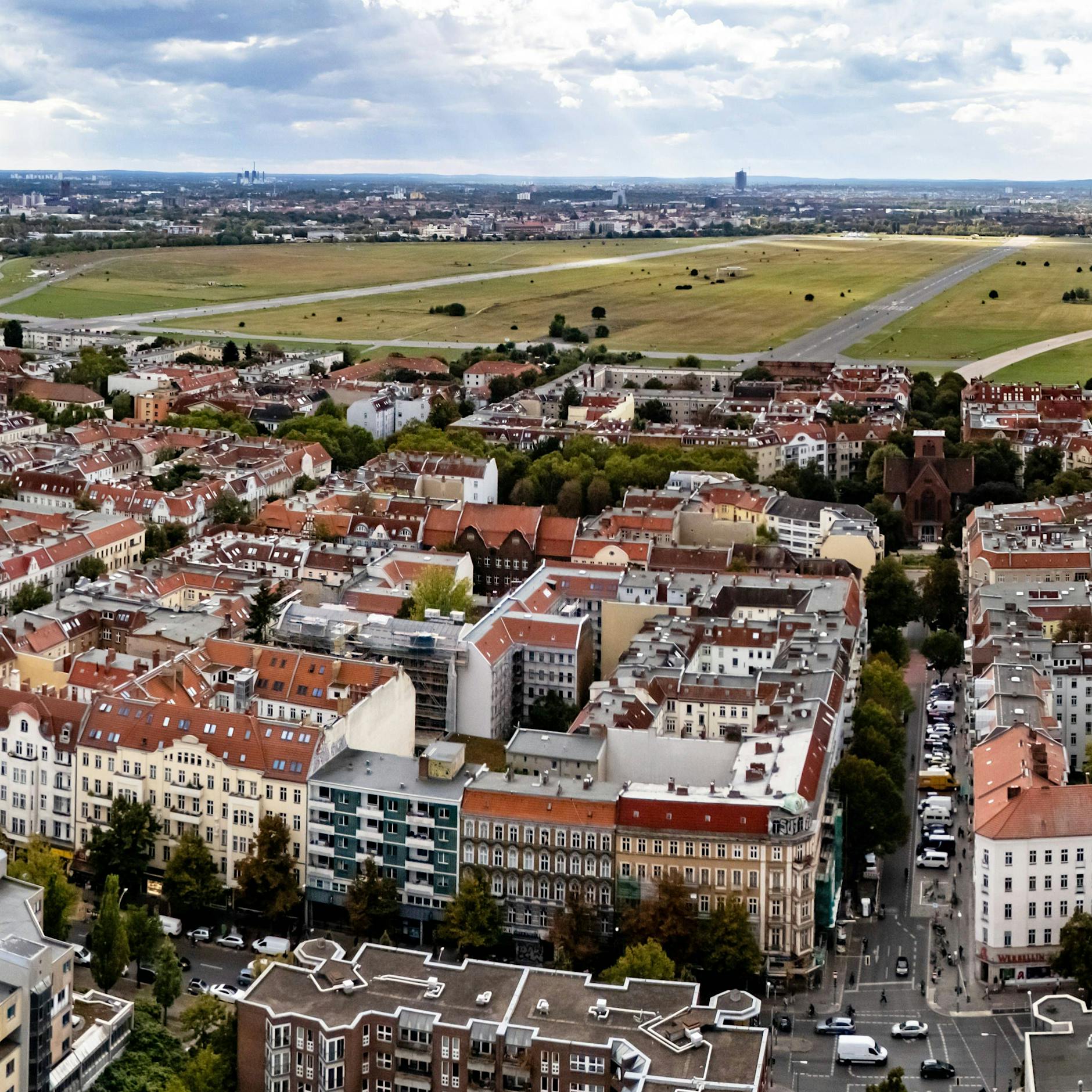 Flüchtlinge: Berlin plant Mega-Containerdorf auf dem Tempelhofer Feld