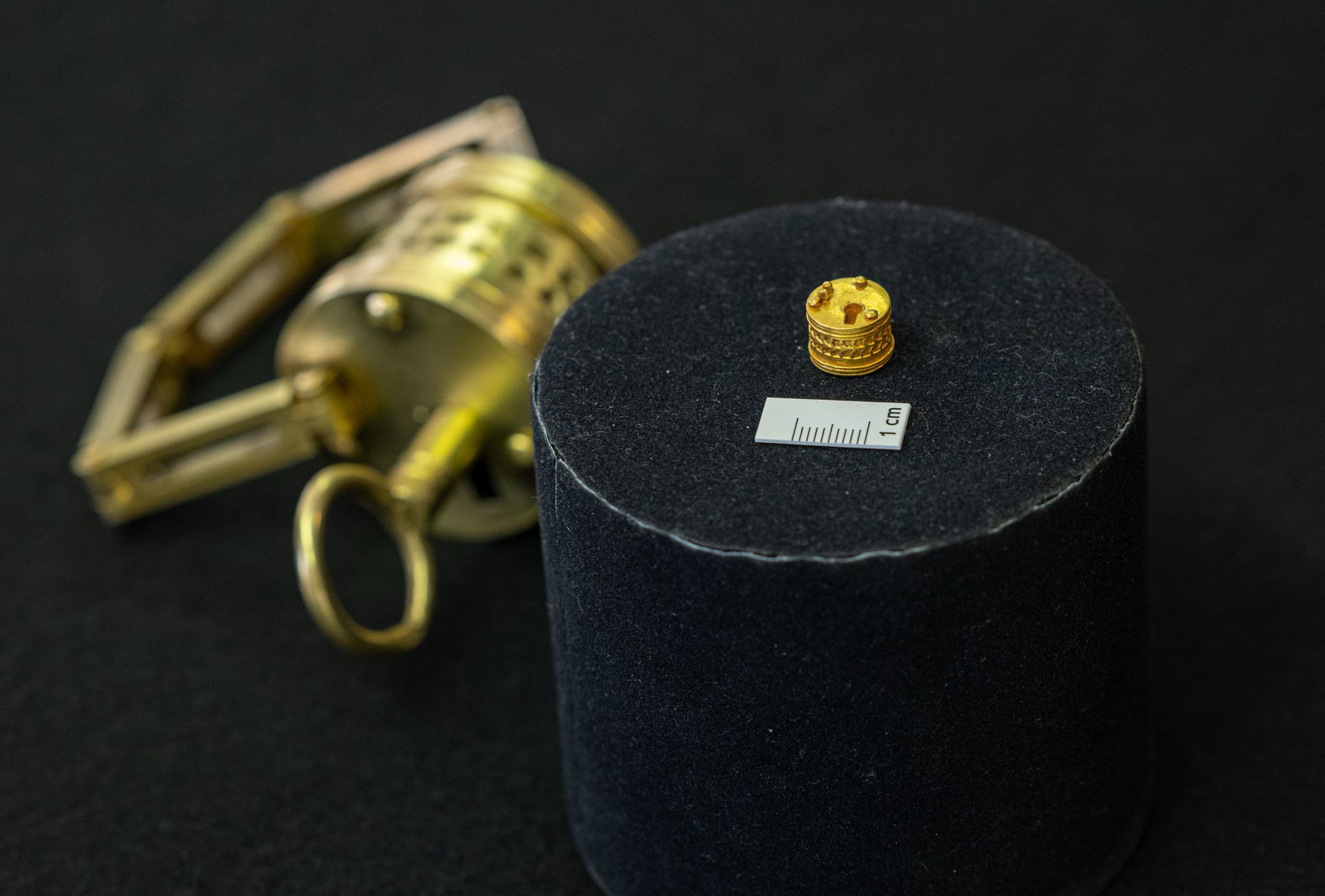 Image - Winziges Gold-Schloss: 1600 Jahre alter Sensationsfund gibt Rätsel auf