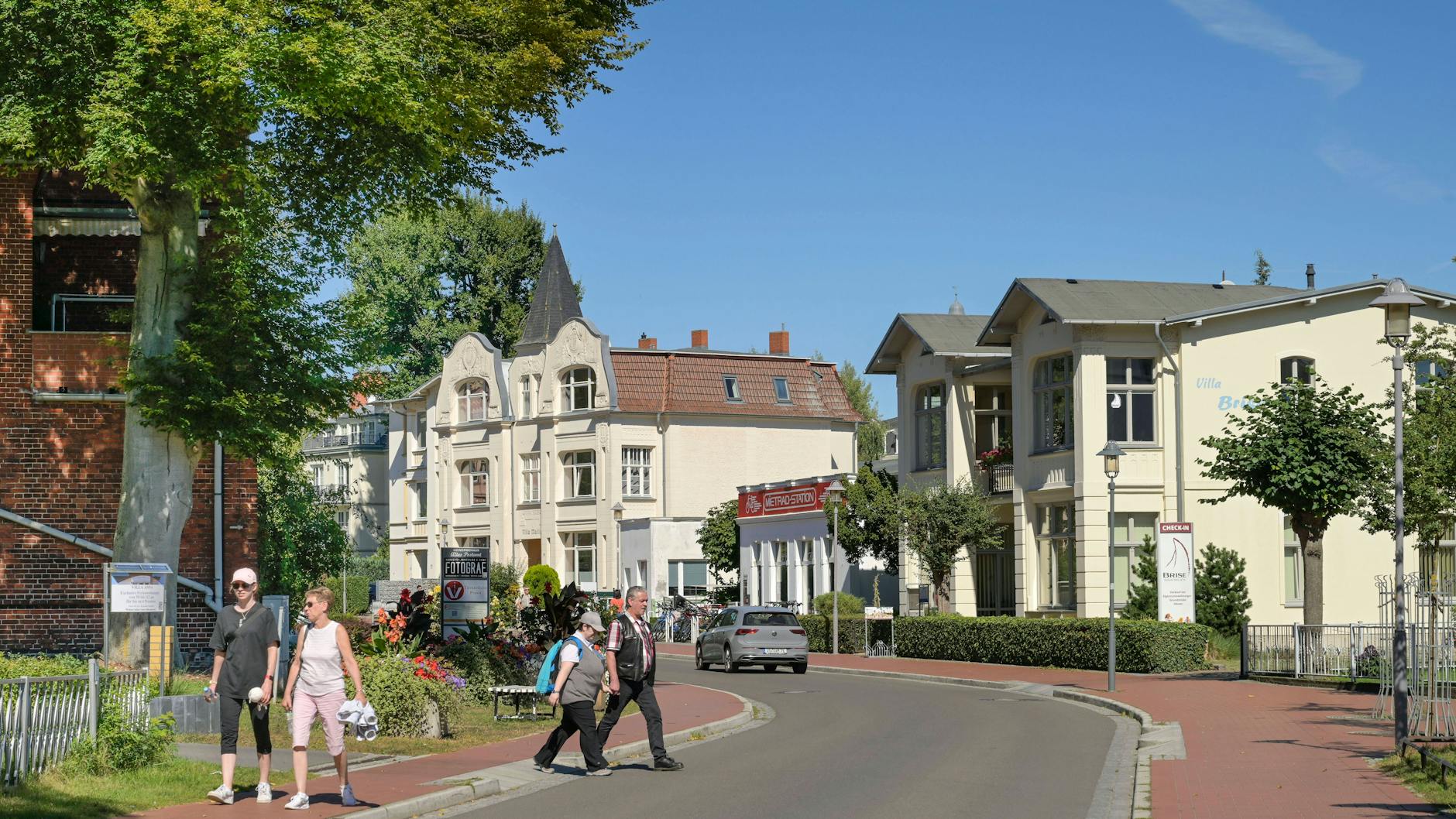 Die Seestraße in Heringsdorf. Nun muss das Ostseebad fast eine Million Euro einsparen.