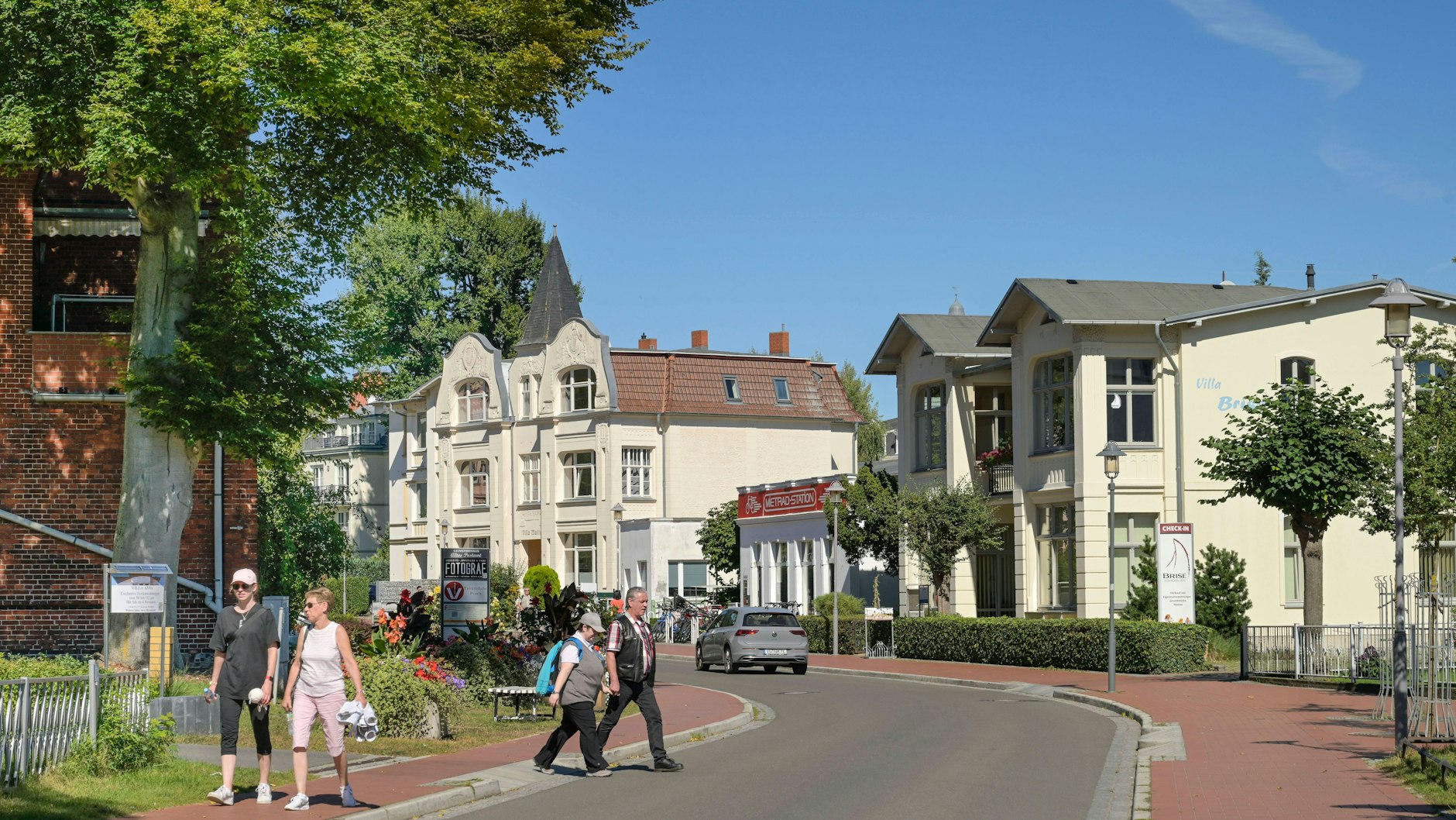 Die Seestraße in Heringsdorf. Nun muss das Ostseebad fast eine Million Euro einsparen.