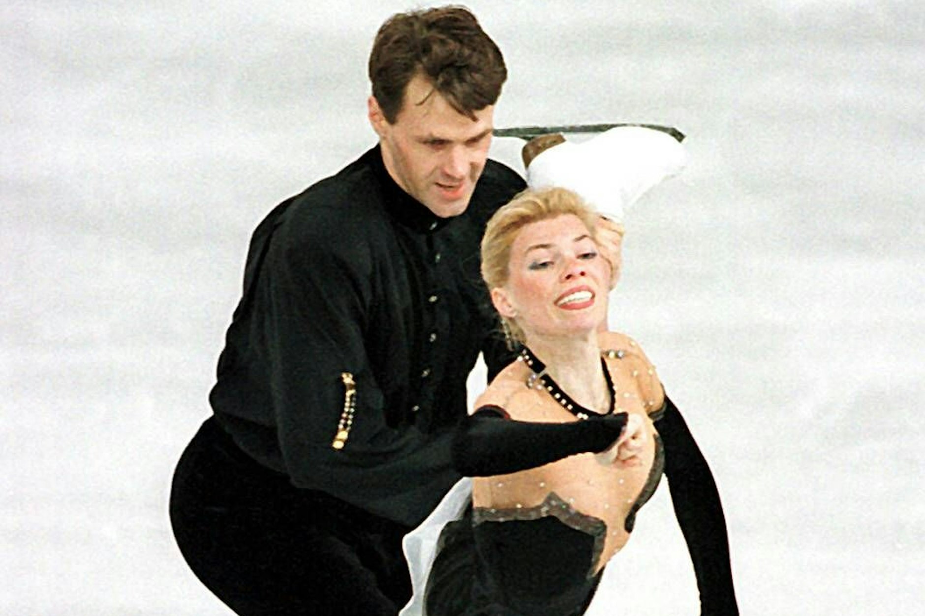 Evgenia Shishkova und Vadim Naumov waren 1994 Weltmeister im Paarlaufen. Sie sollen unter den Opfern des Flugzeugabsturzes sein.