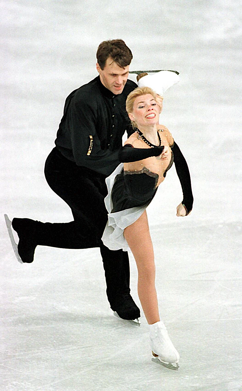Evgenia Shishkova und Vadim Naumov waren 1994 Weltmeister im Paarlaufen. Sie sollen unter den Opfern des Flugzeugabsturzes sein.