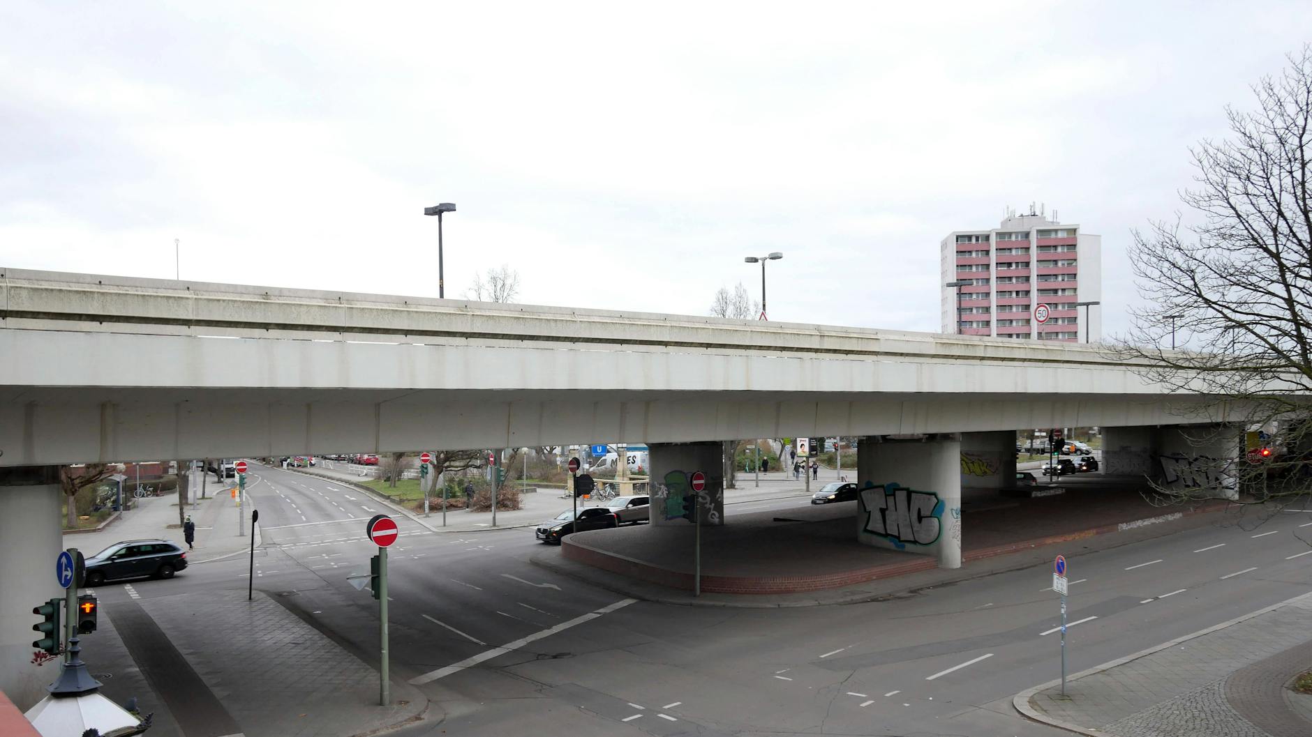 Auch die Breitenbachplatz-Brücke im Westen Berlins soll verschwinden.