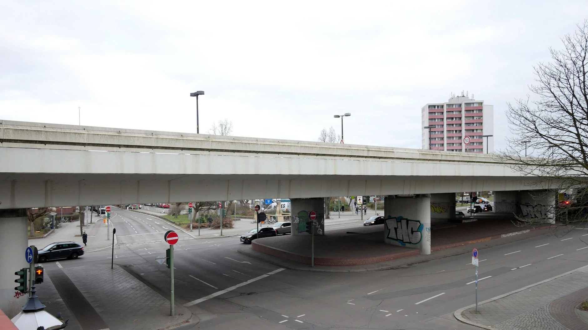 Auch die Breitenbachplatz-Brücke im Westen Berlins soll verschwinden.