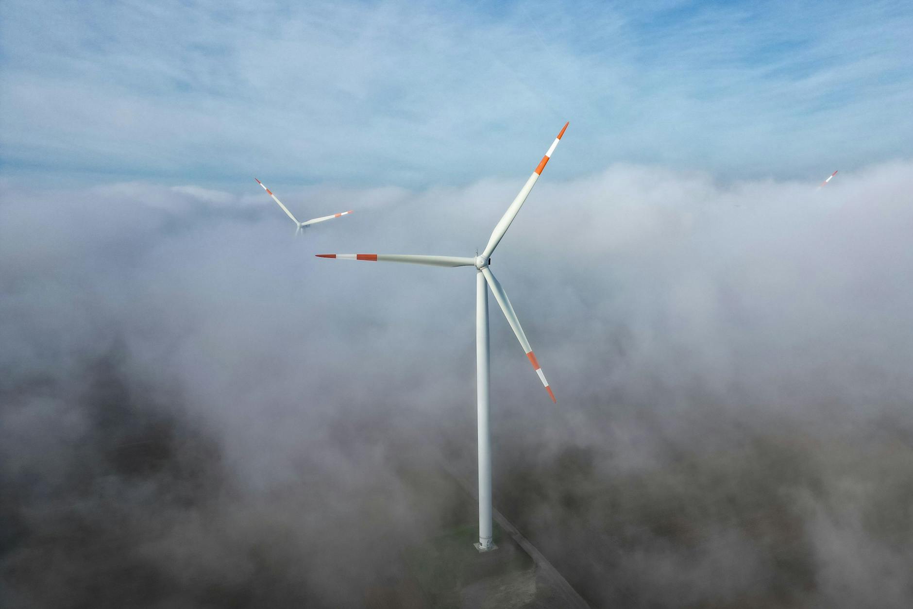 Windturbinen nutzen noch nicht ihr gesamtes Potenzial aus. Auch weil der Wind zu wenig weht und der Strom nicht gespeichert wird.