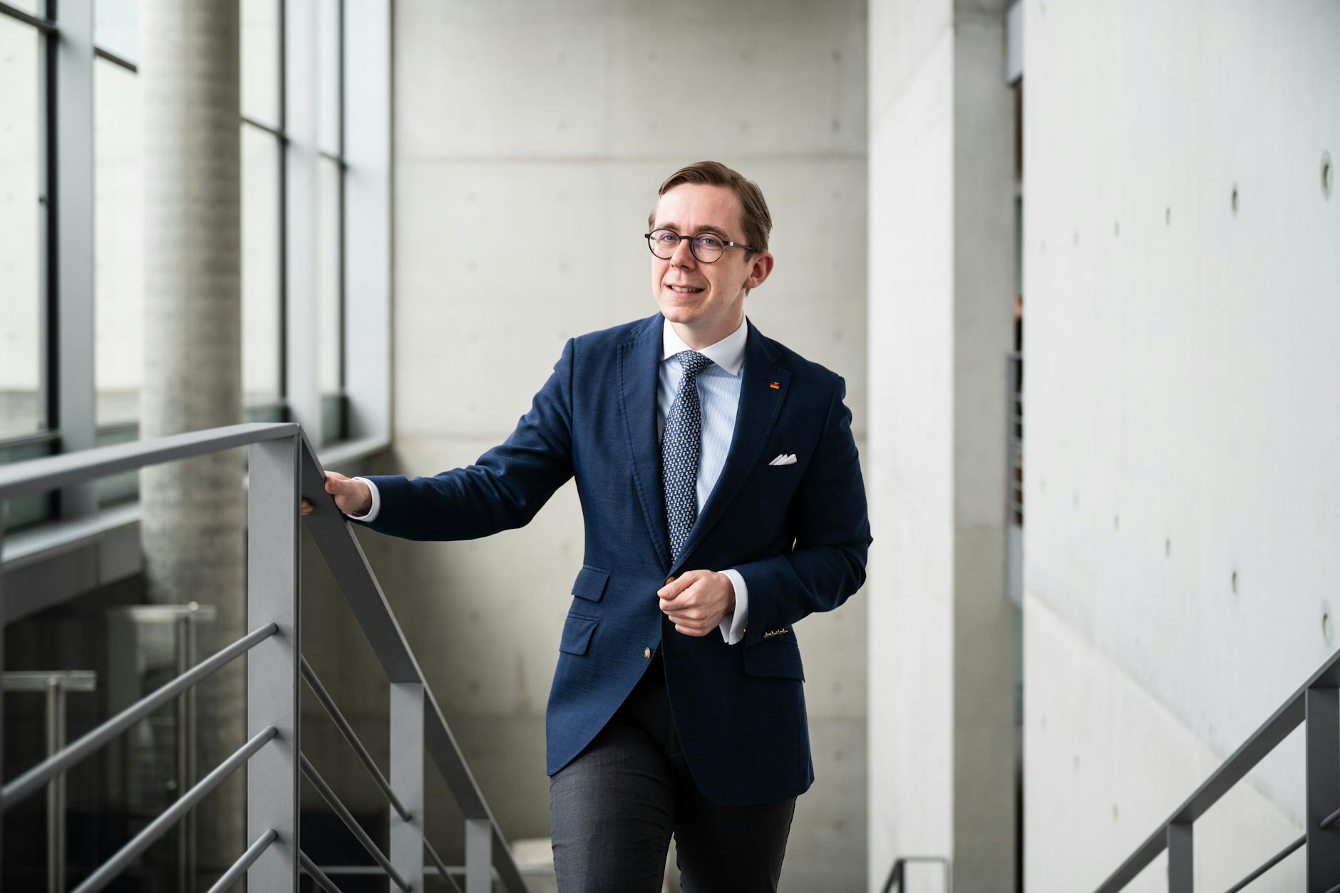 Philipp Amthor im Paul-Löbe-Haus, das zum Deutschen Bundestag gehört.