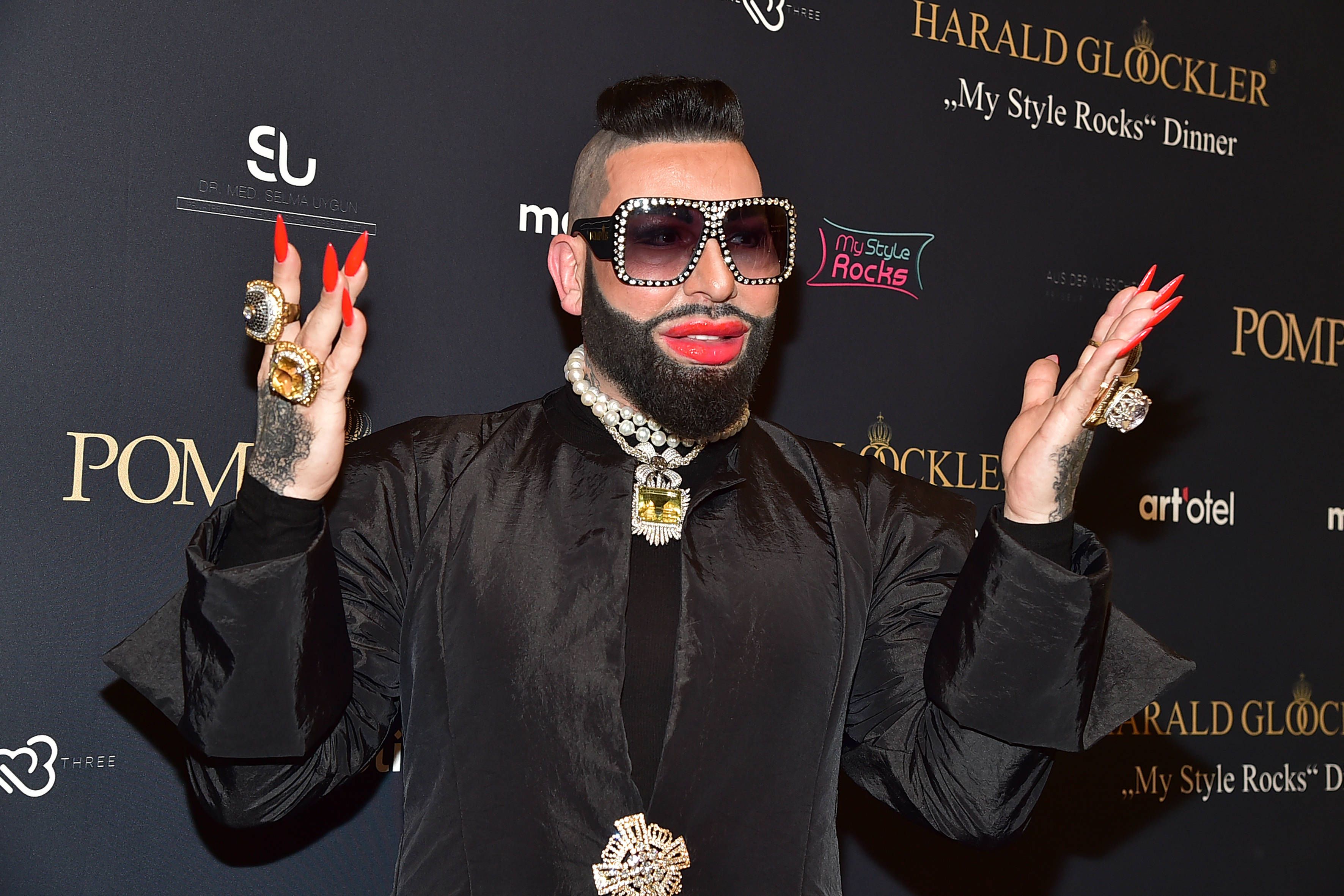 Harald Glööckler: Auch bei unserem Interview haut er auf den Tisch