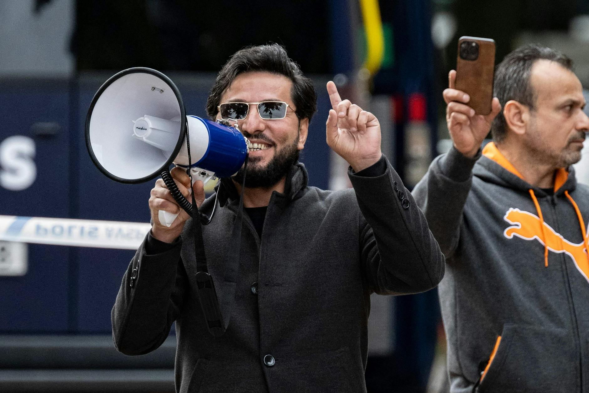 Der Islam-Kritiker Salwan Momika hatte in der Vergangenheit mehrfach öffentlich Koran-Ausgaben verbrannt