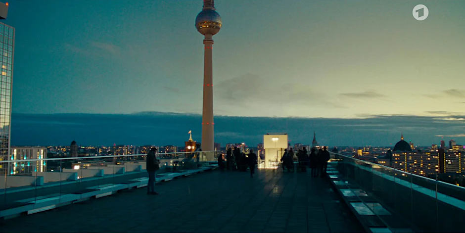 Die neue ARD-Serie „The Next Level“ wurde in den Redaktionsräumen der Berliner Zeitung am Alexanderplatz gedreht - auch auf der Dachterrasse.