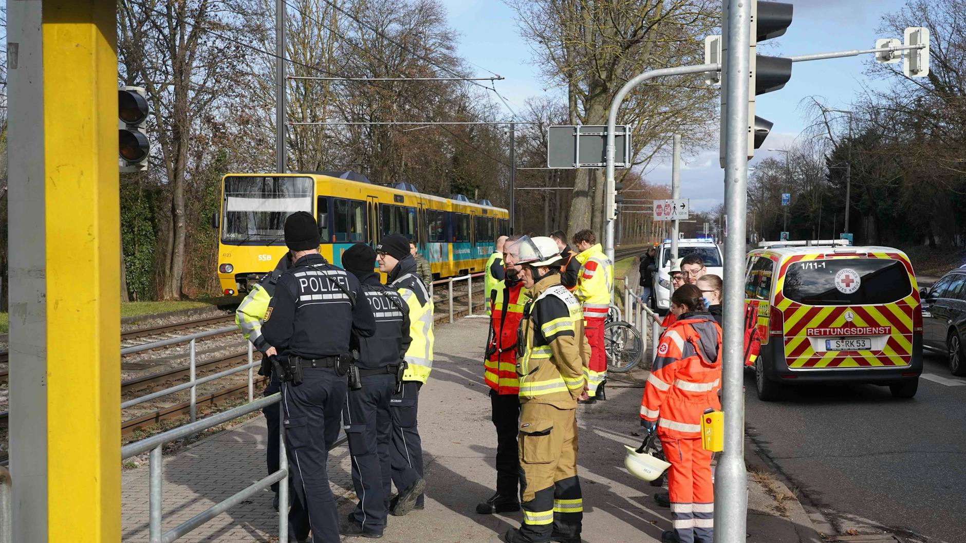 Der schreckliche Vorfall ereignete sich an einer Straßenbahnhaltestelle in Stuttgart,