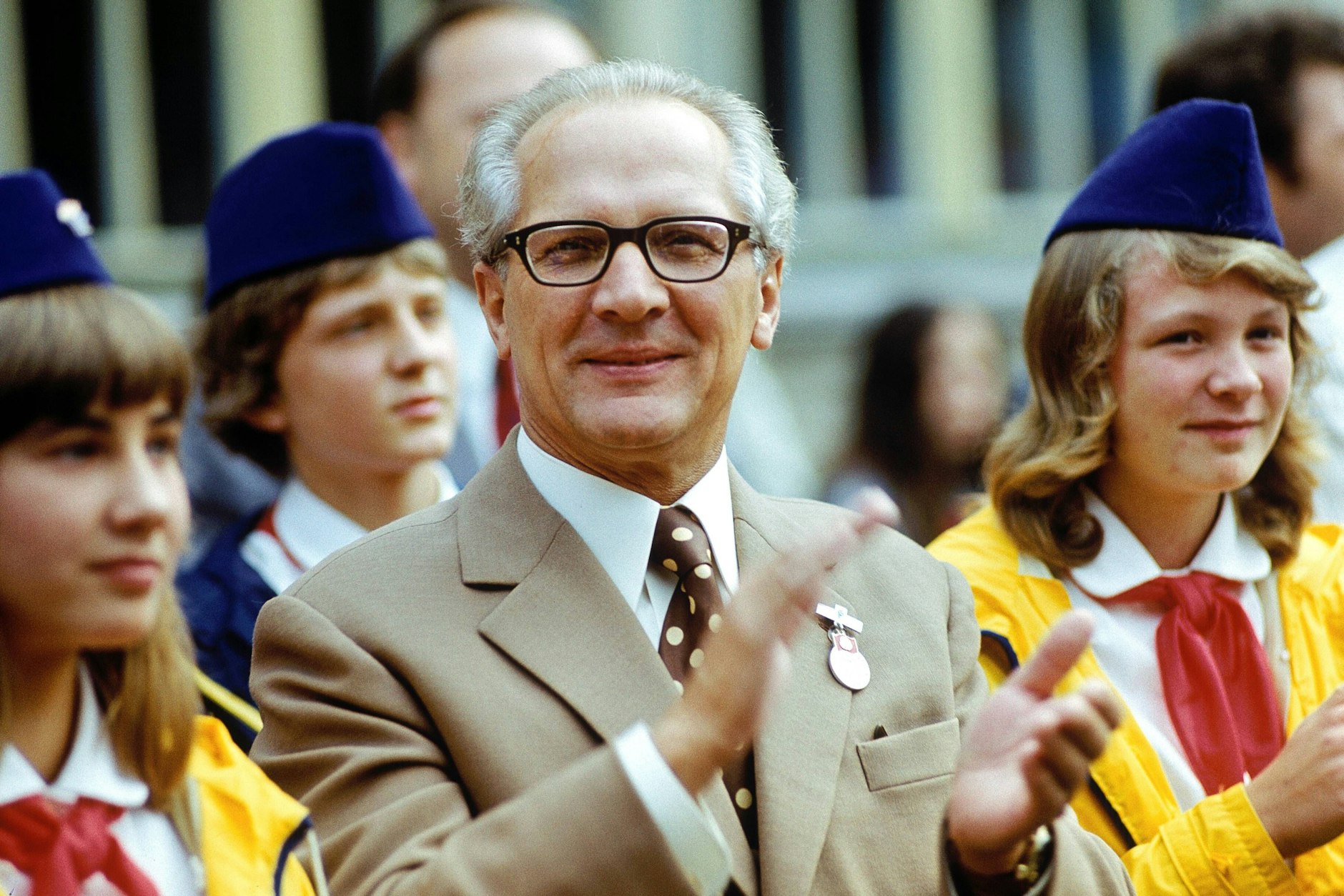 Um Erich Honecker drehen sich noch heute viele Witze aus der DDR - der Politiker wird ordentlich veräppelt.