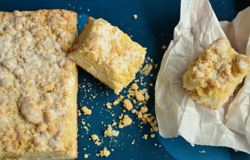 Rezept für saftigen Streuselkuchen mit Sahne: Omas bester Blechkuchen!