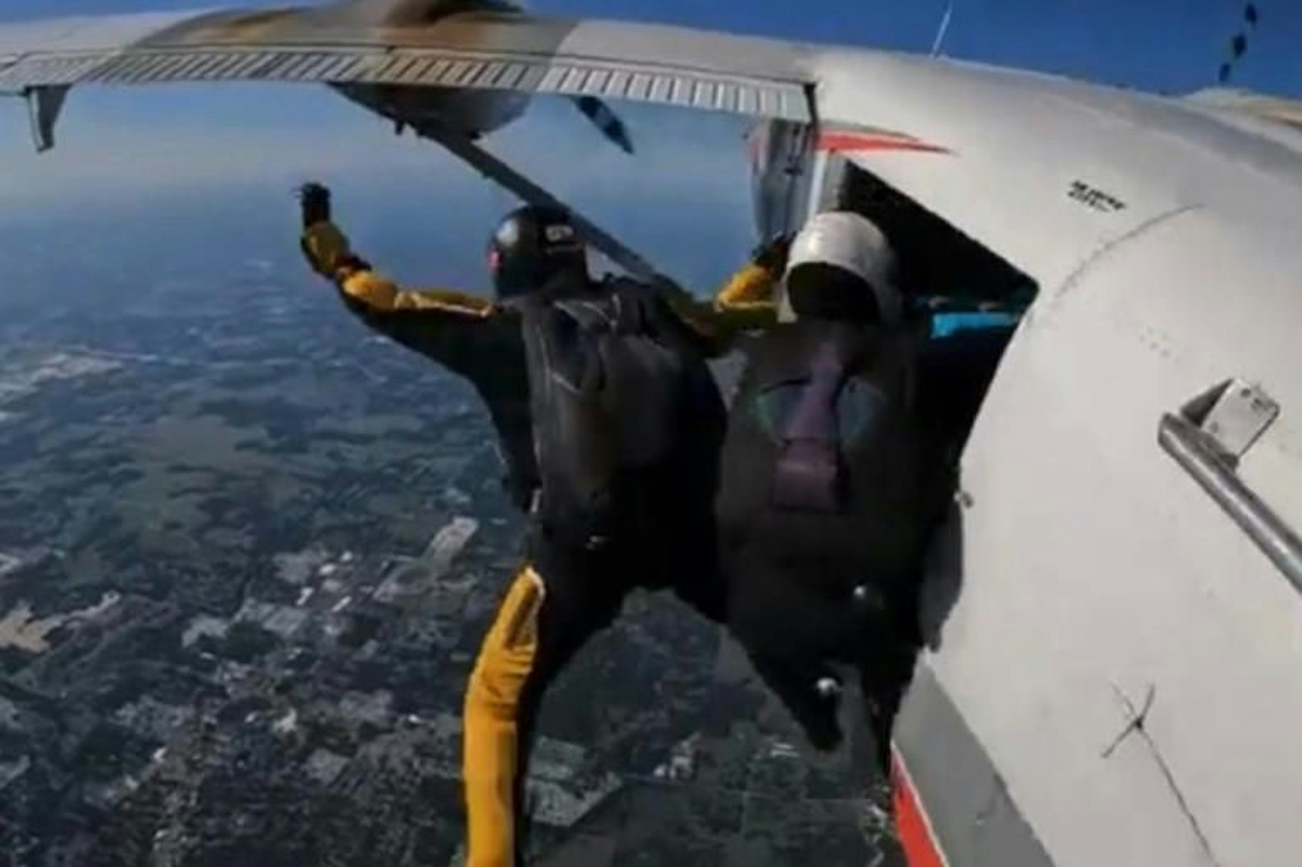 Ann Wick bei einem ihrer Fallschirmsprünge.