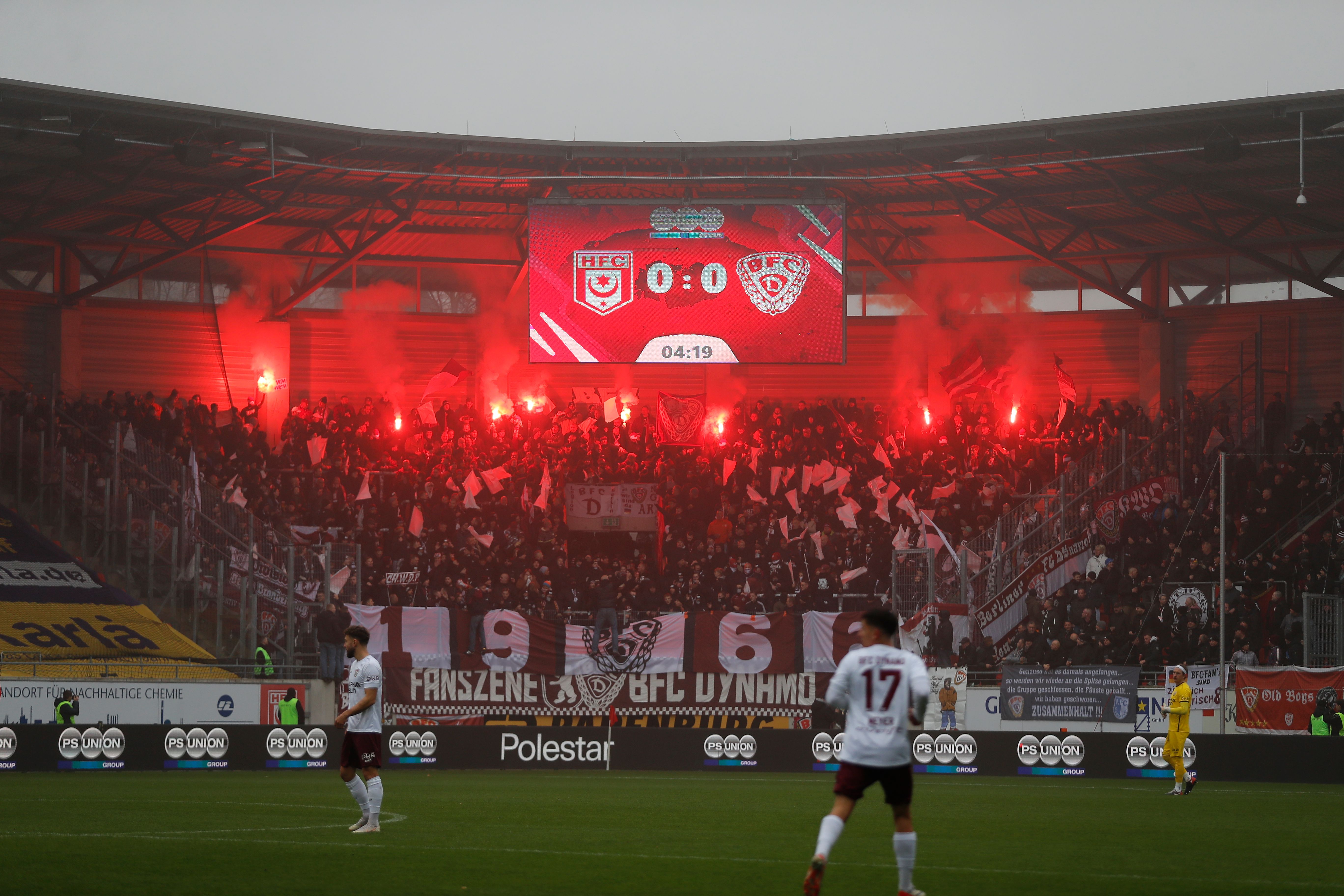 Image - Fußball-Osten hält zusammen: Pyro-Aufstand gegen Verband