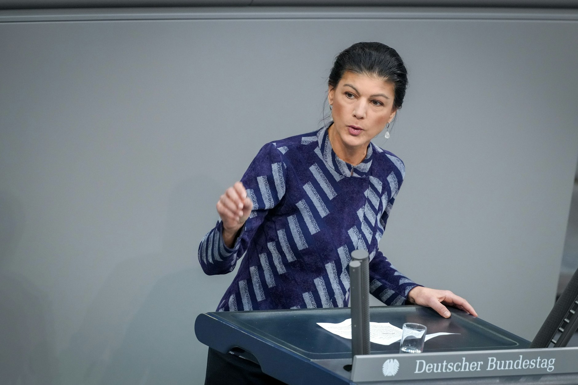 Sahra Wagenknecht, Parteivorsitzende vom Bündnis Sahra Wagenknecht (BSW) und Bundestagsabgeordnete, spricht im Plenum des Bundestags.