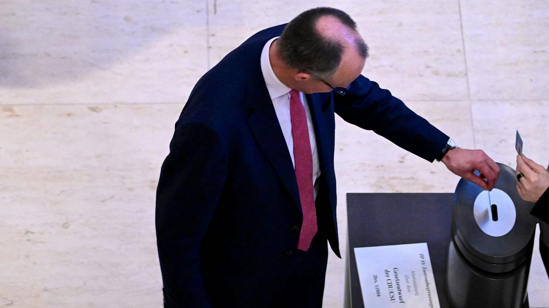 CDU-Chef Merz stimmt am Freitag im Bundestag für das „Zustrombegrenzungsgesetz“.