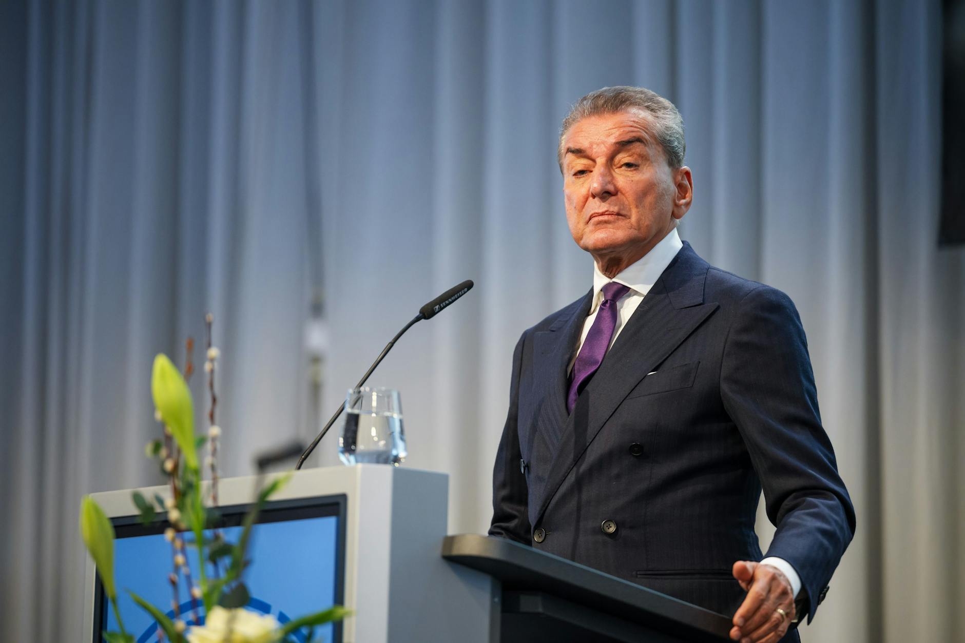 Michel Friedman spricht am Tag des Gedenkens an die Opfer des Nationalsozialismus im saarländischen Landtag.