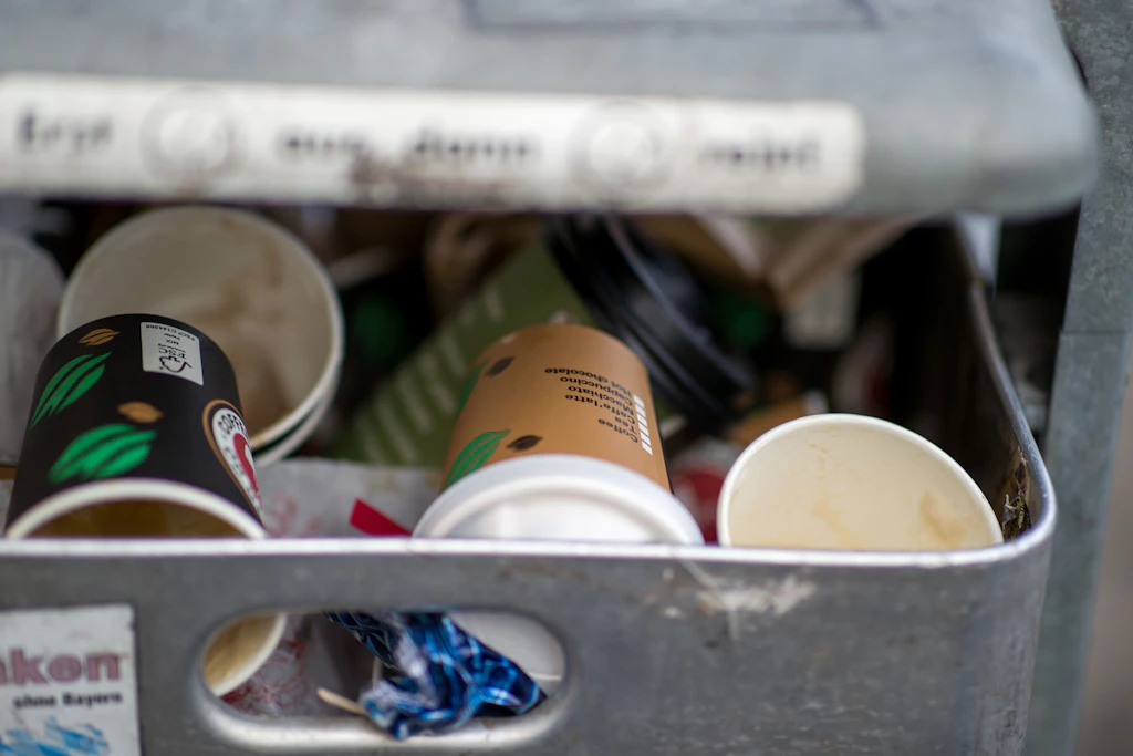 Abgabe für Einweg-Kaffeebecher und Co.: Kommt die Verpackungssteuer in Berlin?
