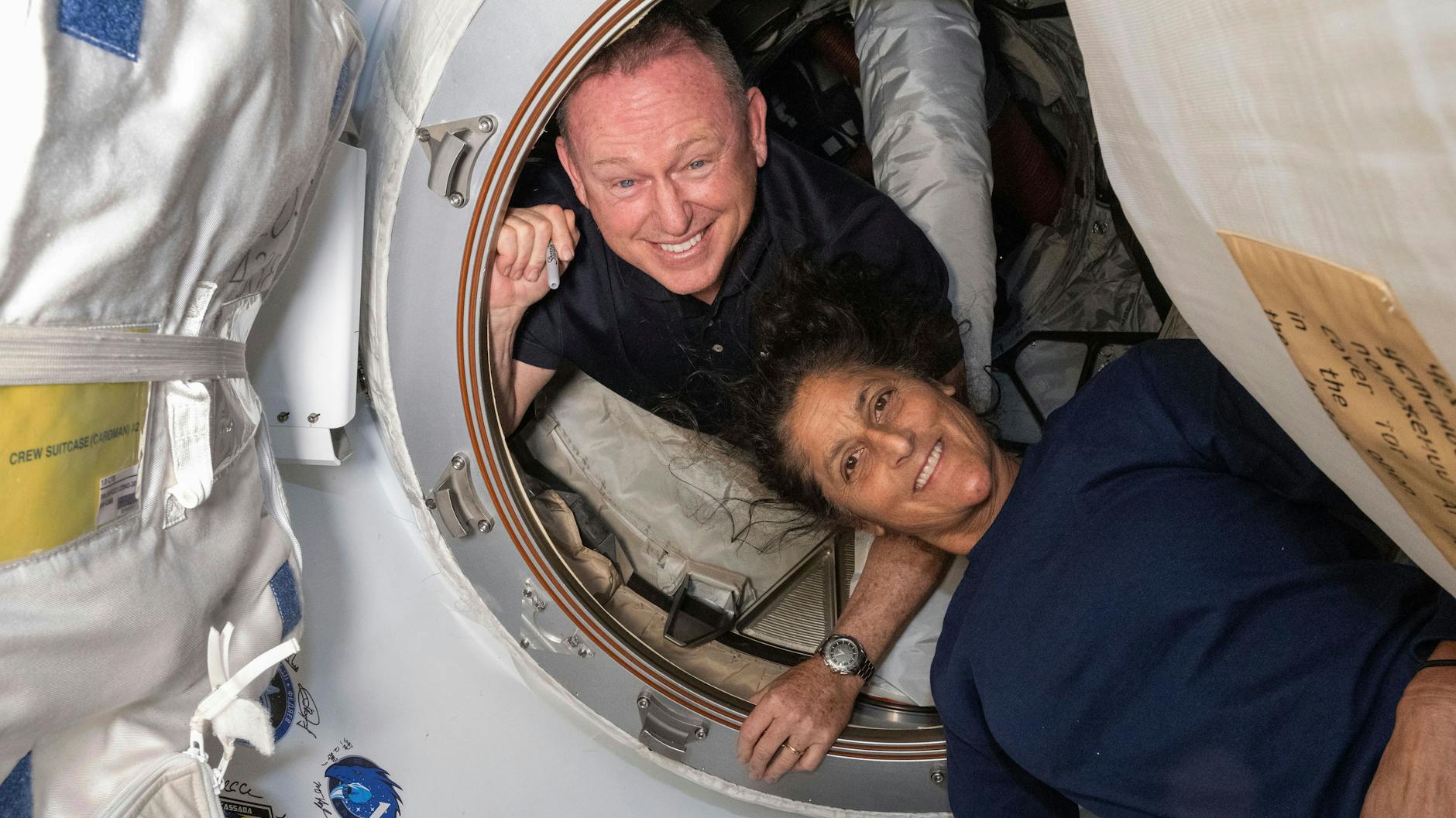 Die beiden Astronauten sollen Ende März oder im April zurück zur Erde geholt werden.