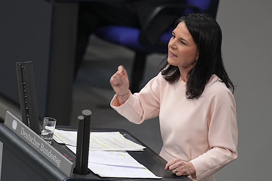 Am Abend bevor Annalena Baerbock die Union in der Debatte um das Zustrombegrenzungsgesetz scharf angriff, stimmten ihre Parteigenossen mit Vertretern der vom Verfassungsschutz als rechtsextrem eingestuften Thüringer AfD.