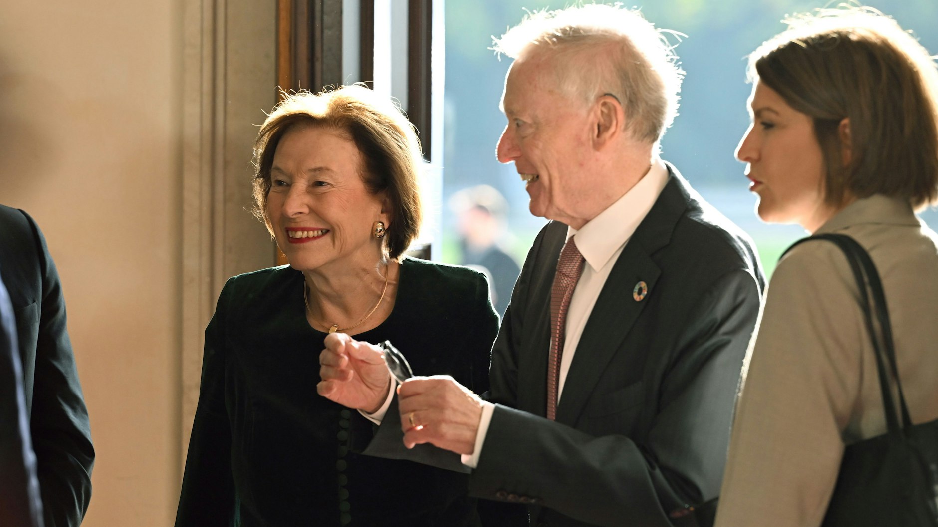 Einer der letzten Auftritte: Horst Köhler und seine Frau Eva Luiser kommen zum Schloss Bellevue, wo im Oktober 2023 US-Präsident Biden erwartet wird.