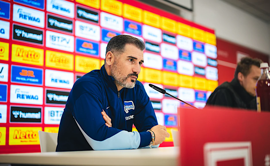 Hertha-Trainer Cristian Fiel fand harte Worte wegen der Blamage in Regensburg.