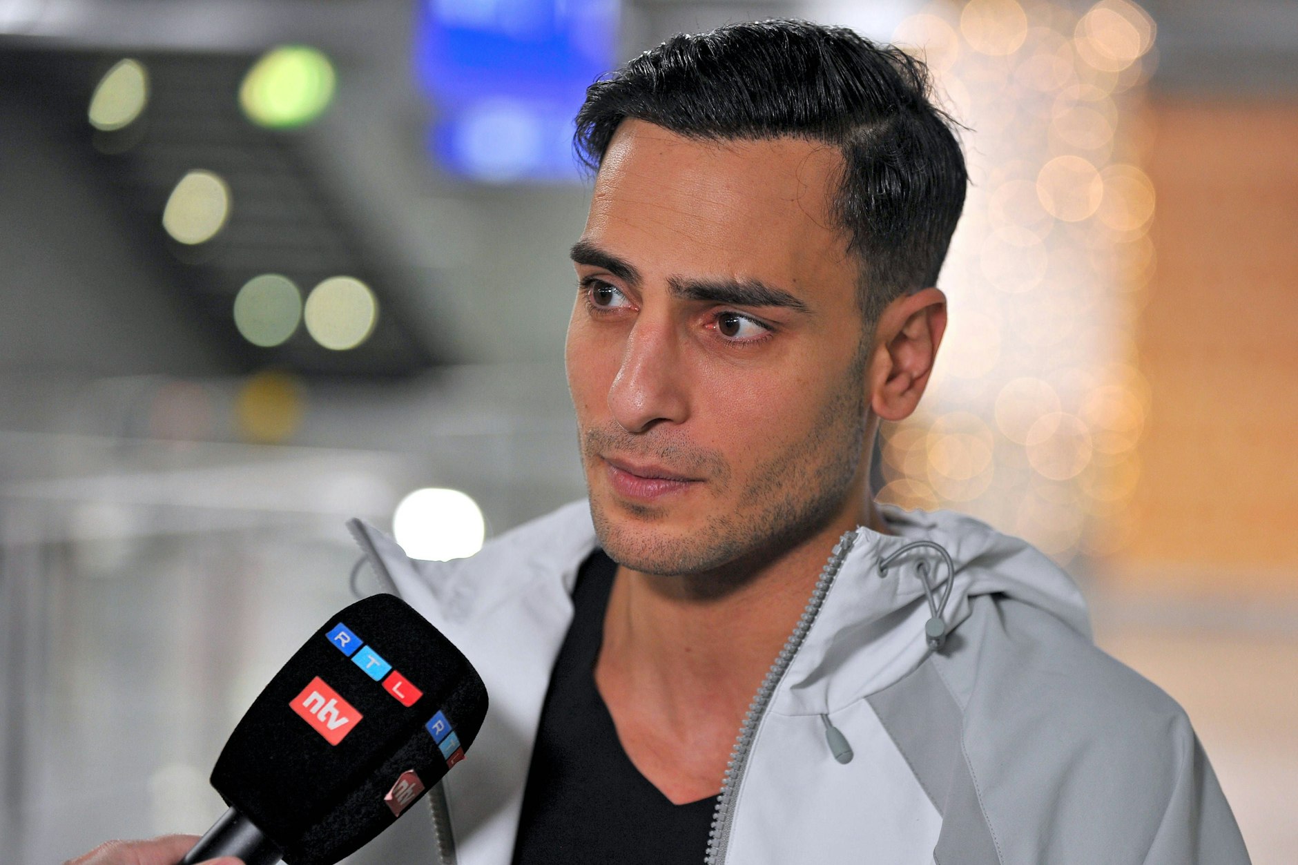 Timur Ülker spricht im Dschungelcamp auch über sein Liebesleben.