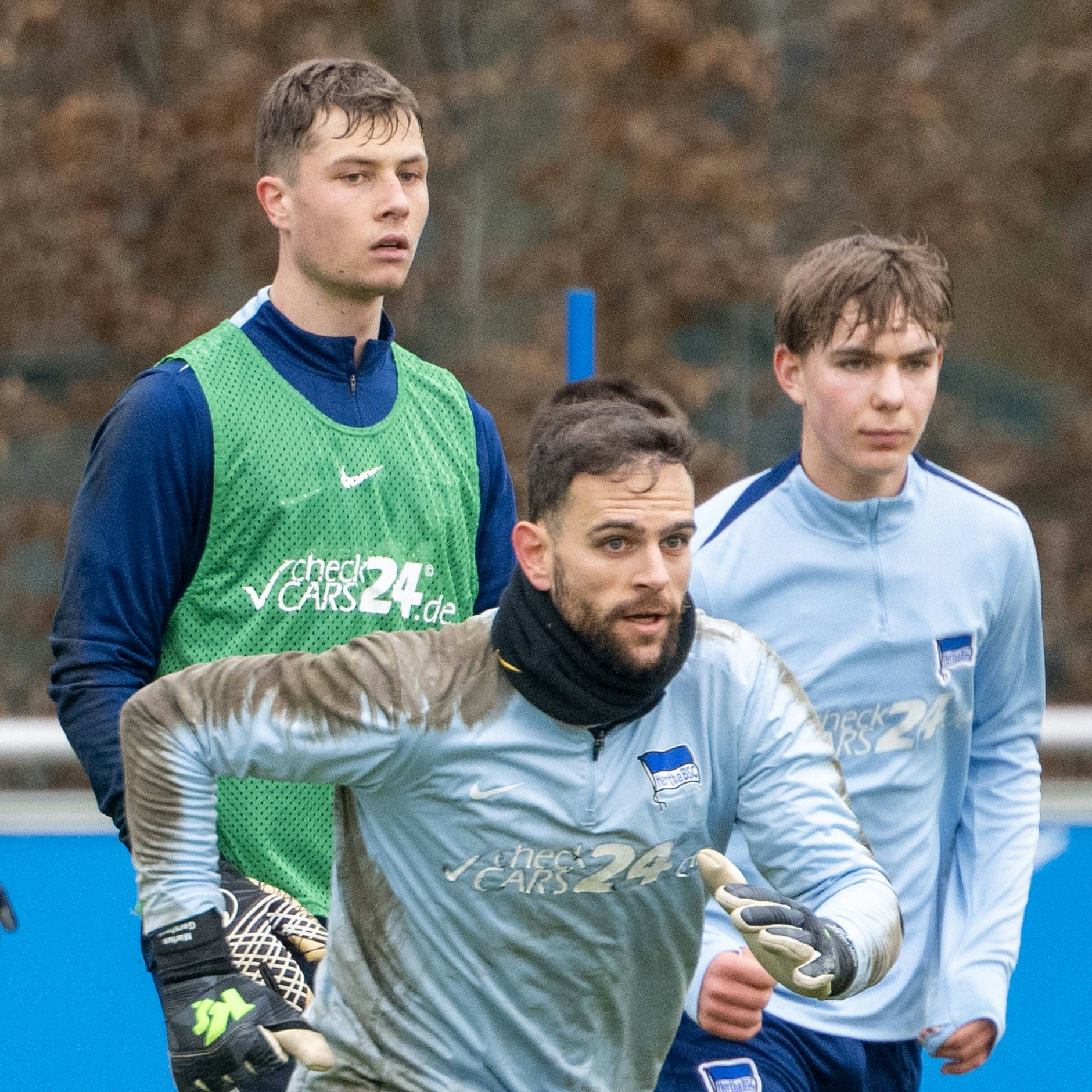 Torwart Marius Gersbeck im Training mit Konkurrent Tjark Ernst (l.)