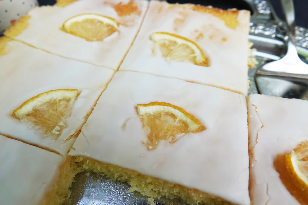 Omas Rezept für saftigen Selterskuchen: Der BESTE Blechkuchen der DDR!