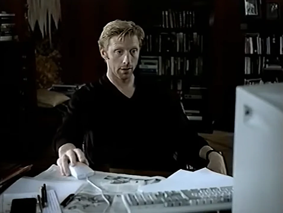 Als dieser Werbespot für AOL gedreht wurde, war die Internetverbindung offenbar noch das einzige Problem von Tennis-Legende Boris Becker.