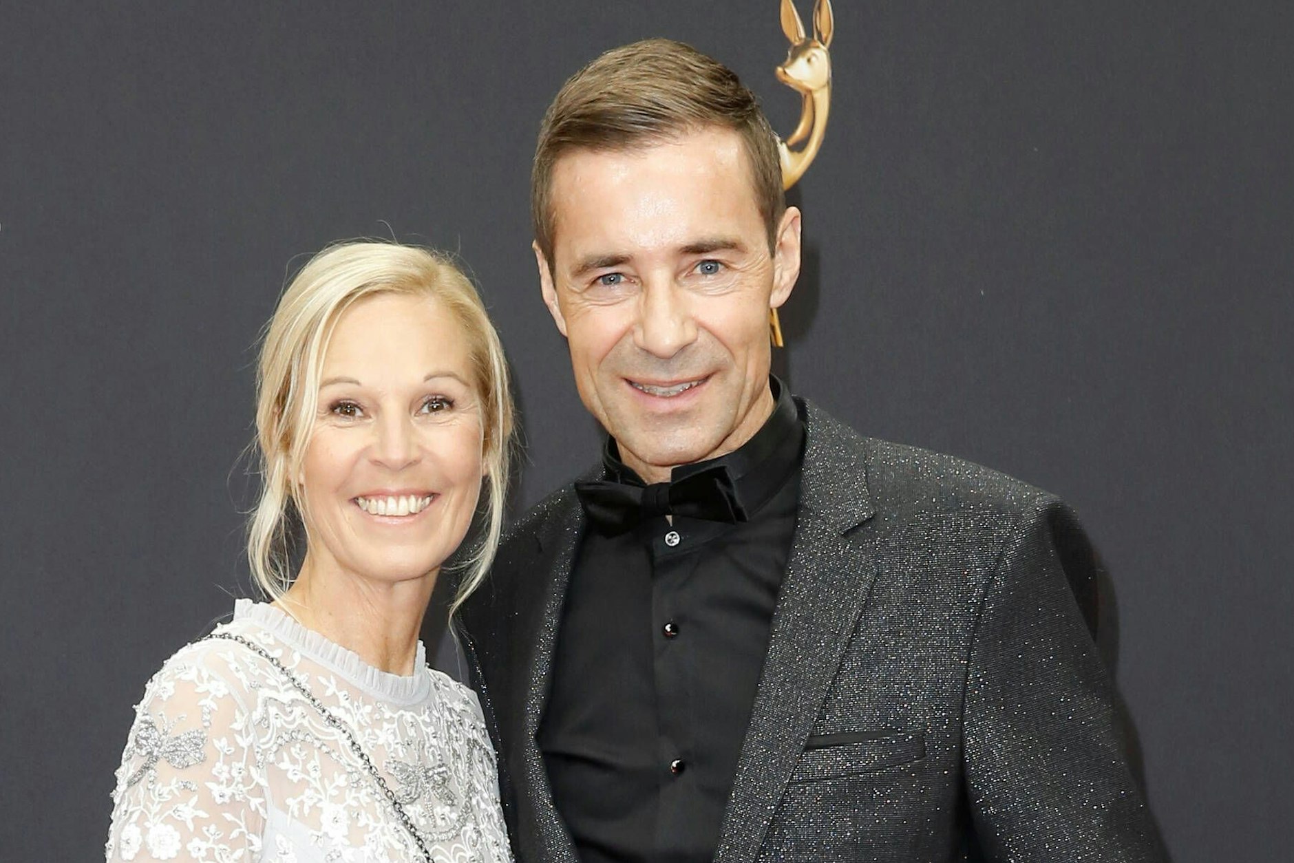 Seit knapp 30 Jahren ist Kai Pflaume mit seiner Frau Ilke verheiratet. Er lernte sie im Jahr 1995 kennen, 1996 heirateten sie.