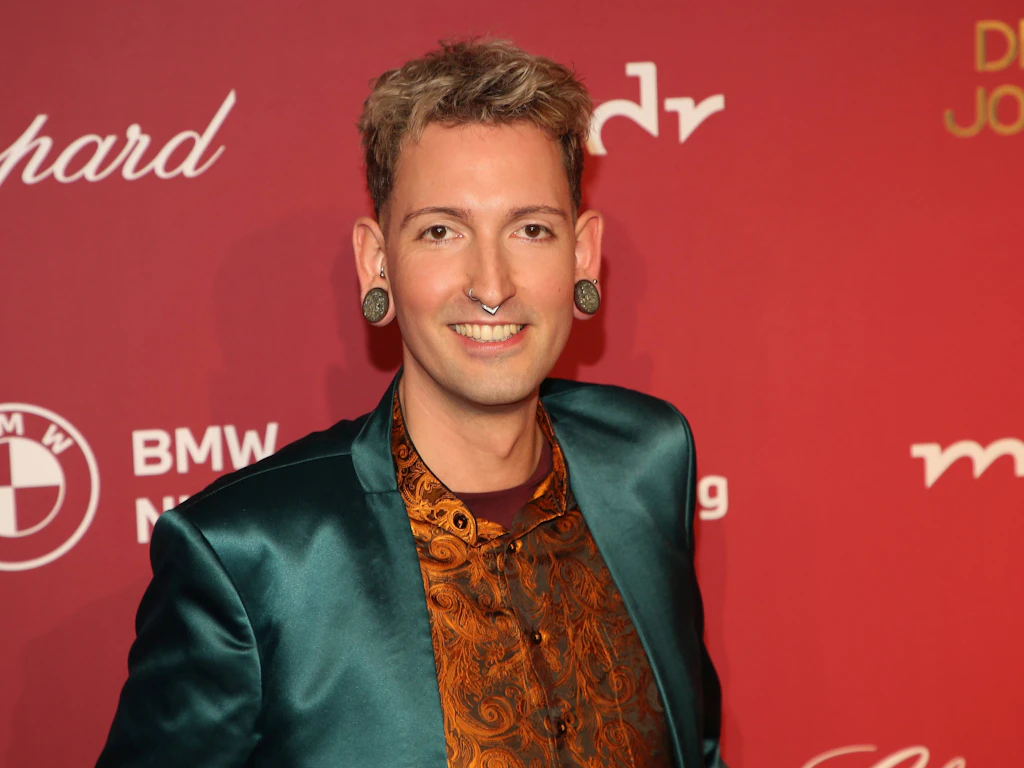 Große Sorge um Fabian Kahl: „Bares für Rares“-Star muss in die Notaufnahme