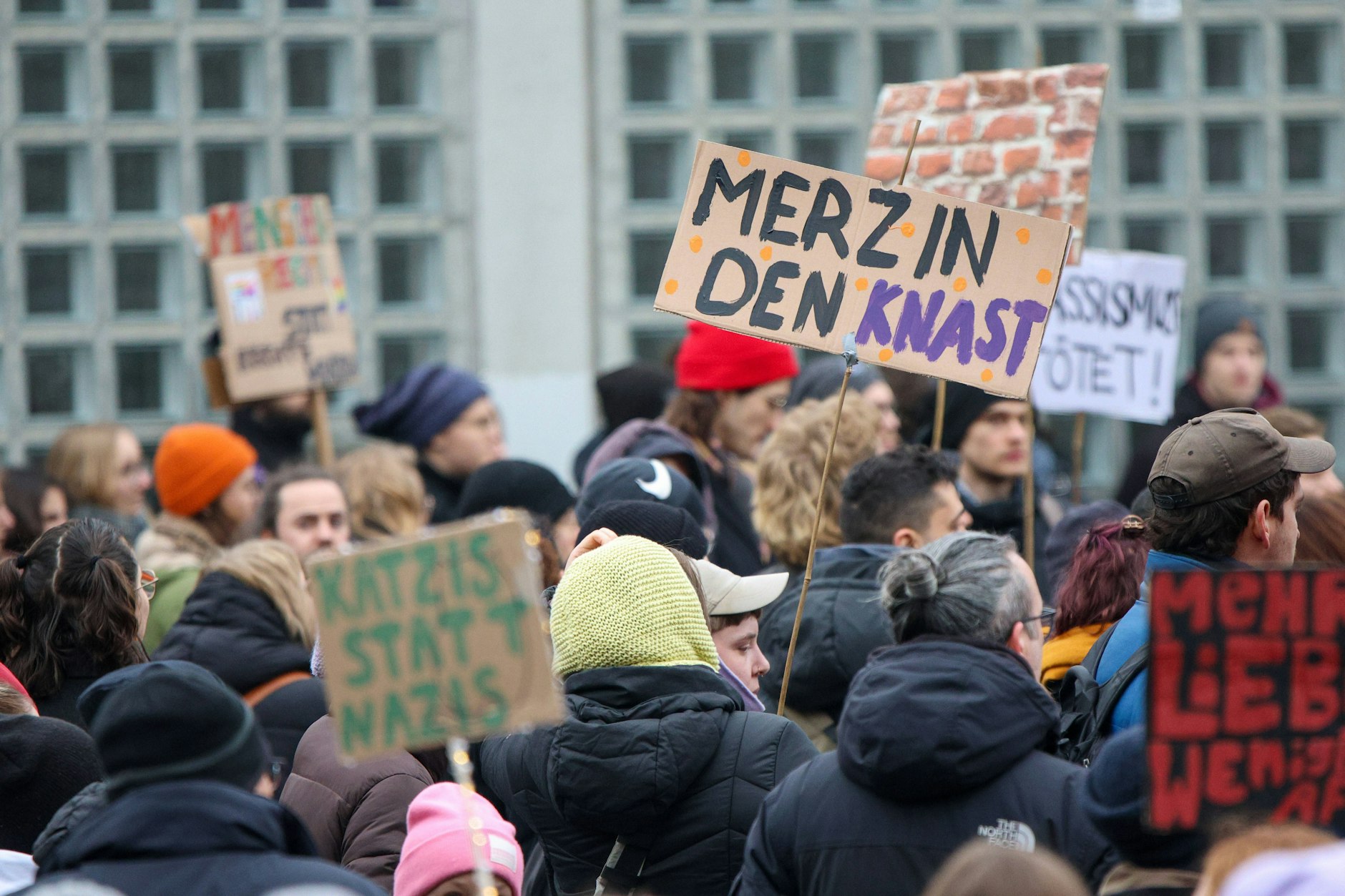 Demonstration gegen CDU und AfD: Ein Protest, der die gesellschaftliche Spaltung vorantreibt.