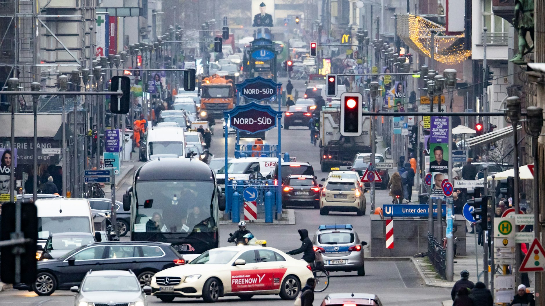 Berlins Straßen sind meistens voll - neue Baustellen und Demos sorgen dann für zusätzliches Chaos.