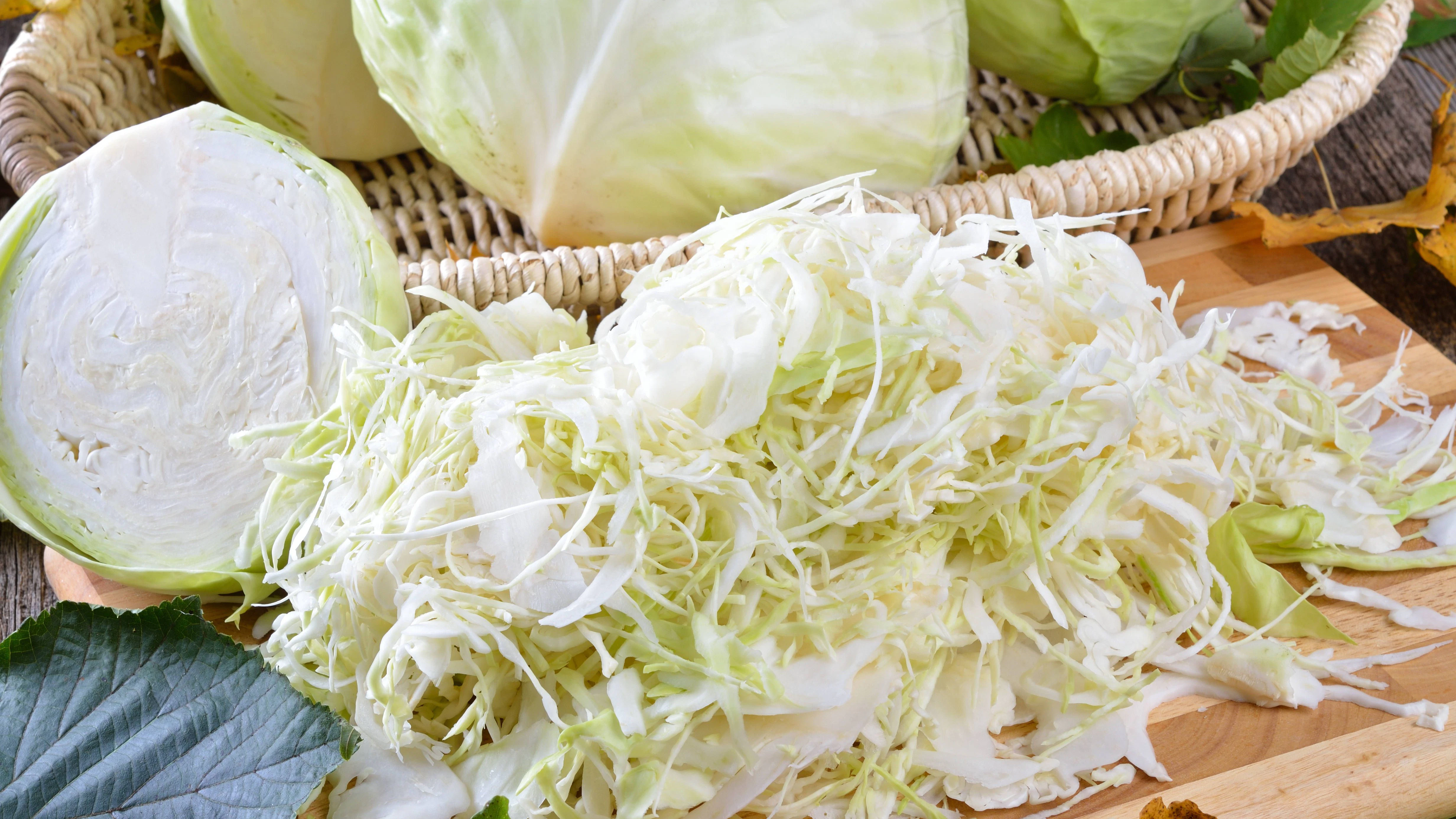 Der vitaminreiche Weißkohl ist die Basis der leckeren Schtschi-Suppe.