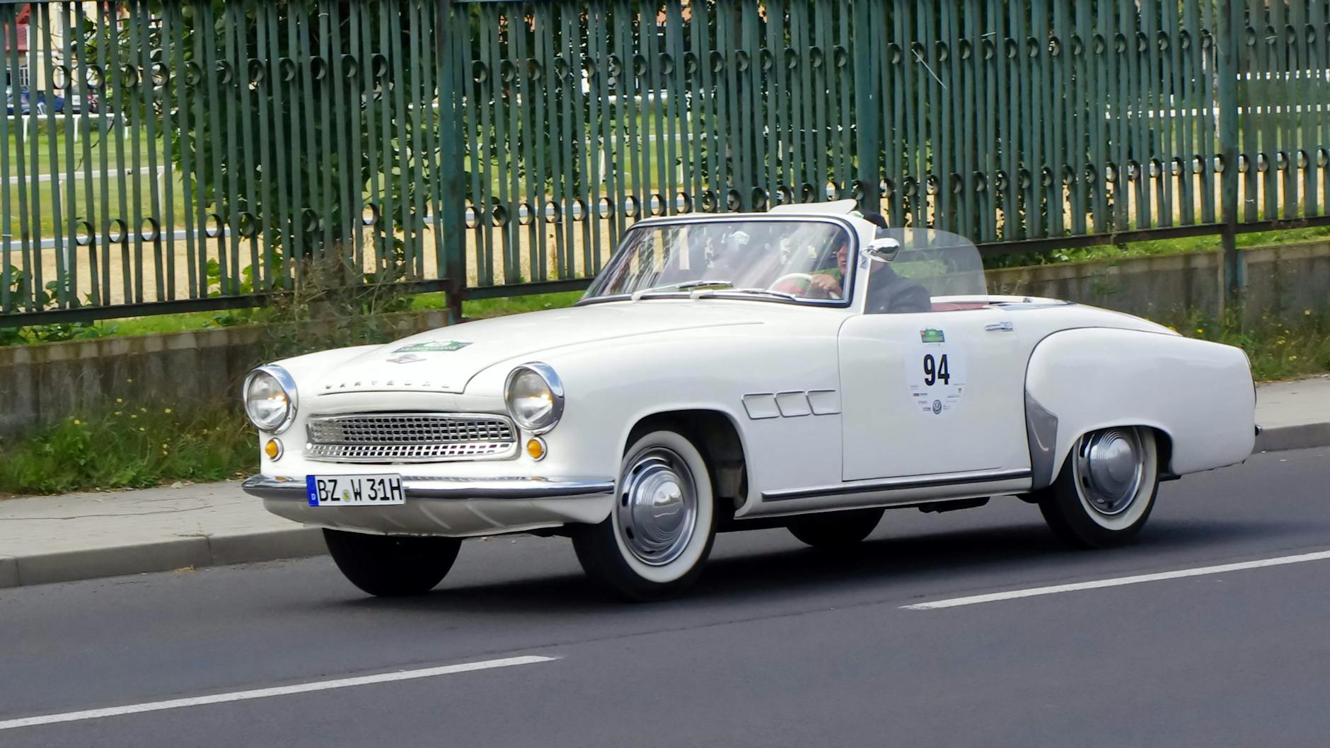 Schön elegant und „made in GDR“: Den Wartburg 313/1 sieht man noch heute bei Oldtimer-Fahrten auf den Straßen.