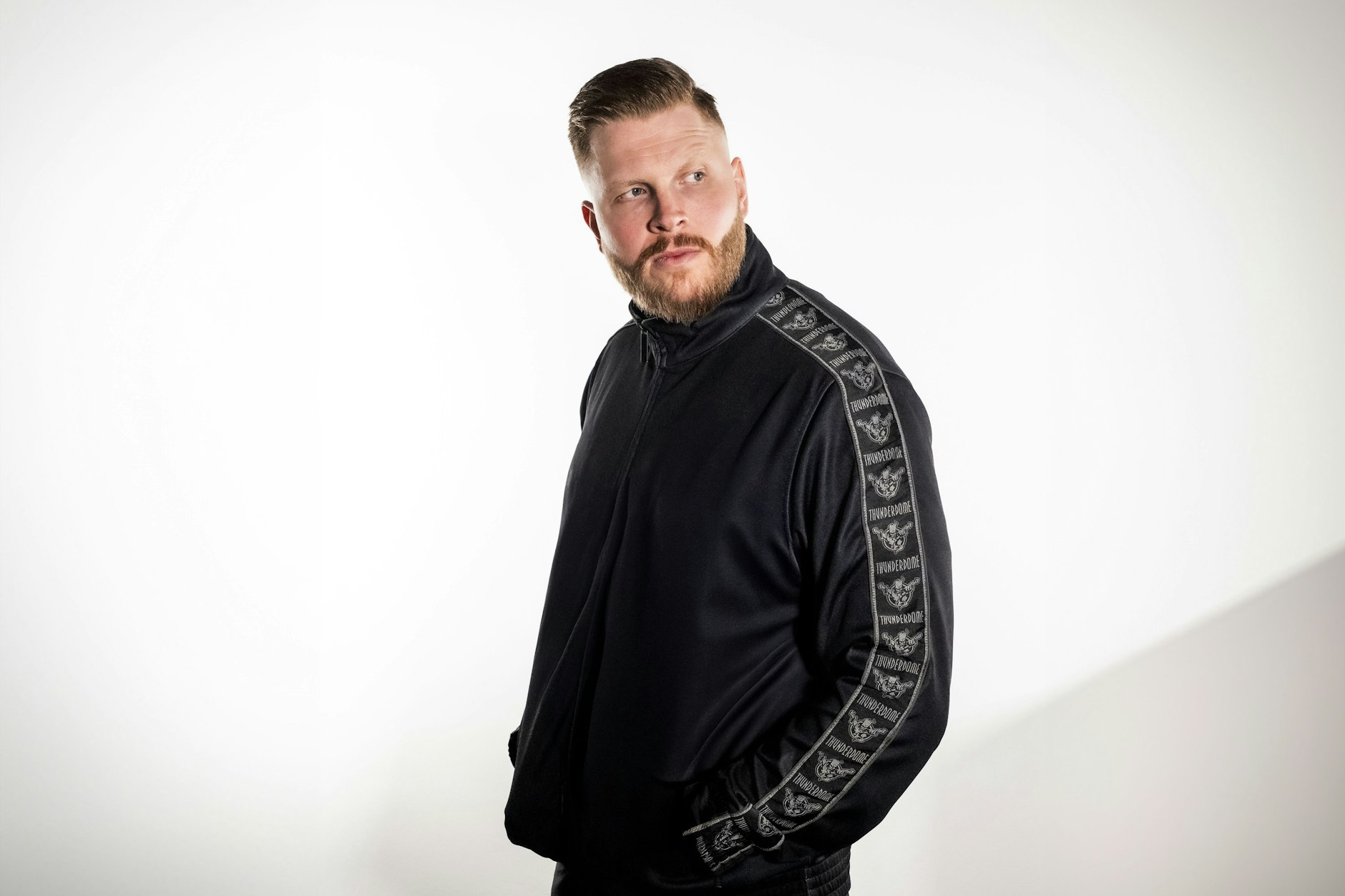 Ende des Jahres geht Finch mit seinem neuen Album auf Deutschland-Tour und wird auch „Wenn du dumm bist“ spielen.