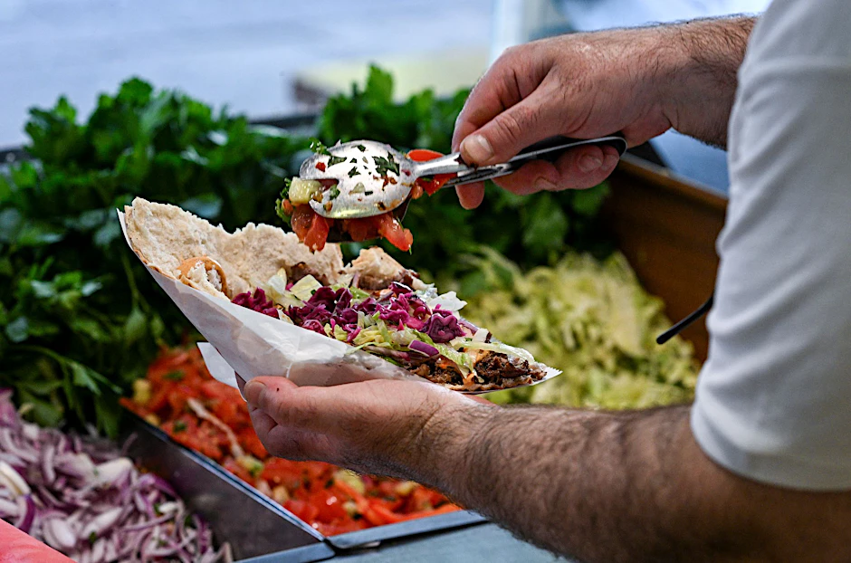 Die Bewohner von Marzahn-Hellersdorf können für einige Tage einen Döner für 2,99 erwerben.