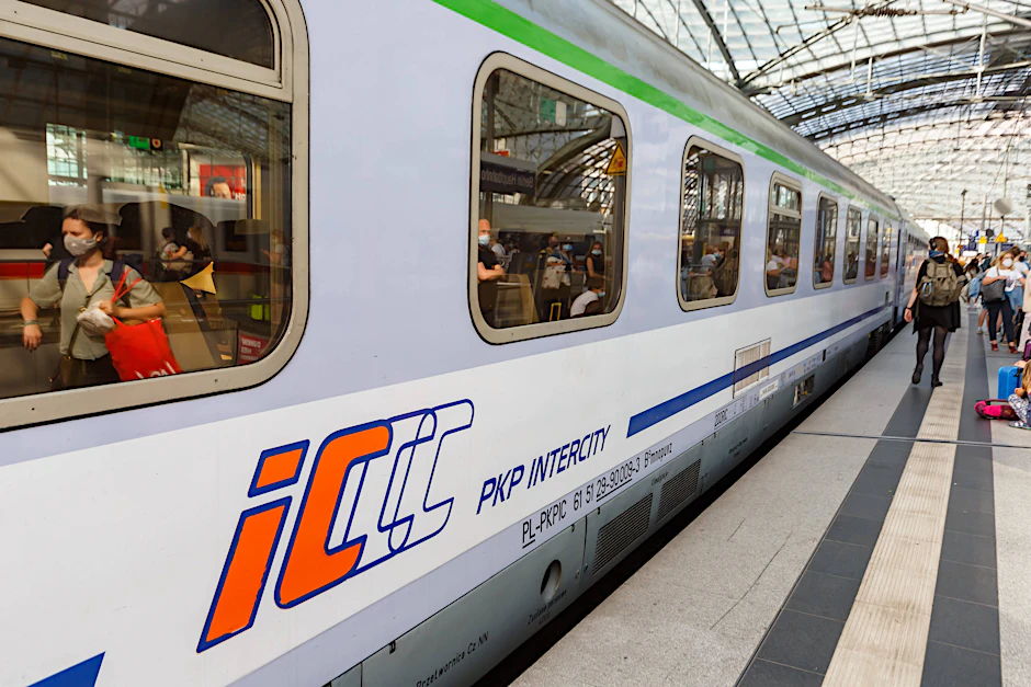 Startklar für die Reise nach Polen: ein Zug von PKP Intercity im Berliner Hauptbahnhof. Vom 11. bis zum 16. Februar wird ein Salonwagen angehängt – und sechsmal zum rollenden Kulturzentrum.