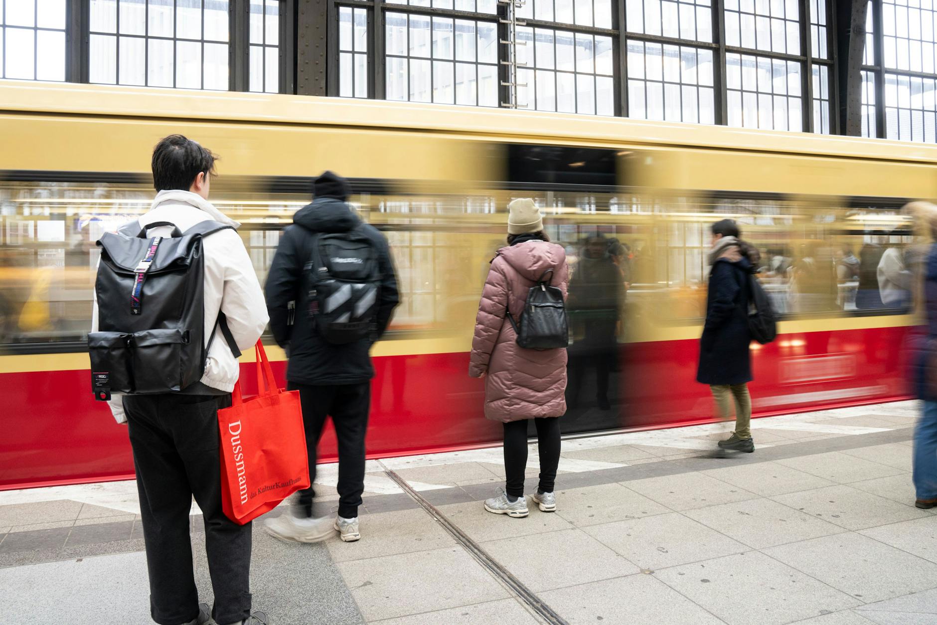 Bei der S-Bahn kommt es am Montagmorgen zu einigen Einschränkungen.